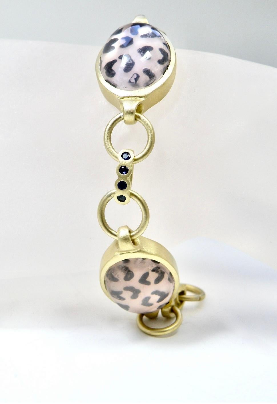 Bracelet léopard peint en quartz rose Unisexe en vente