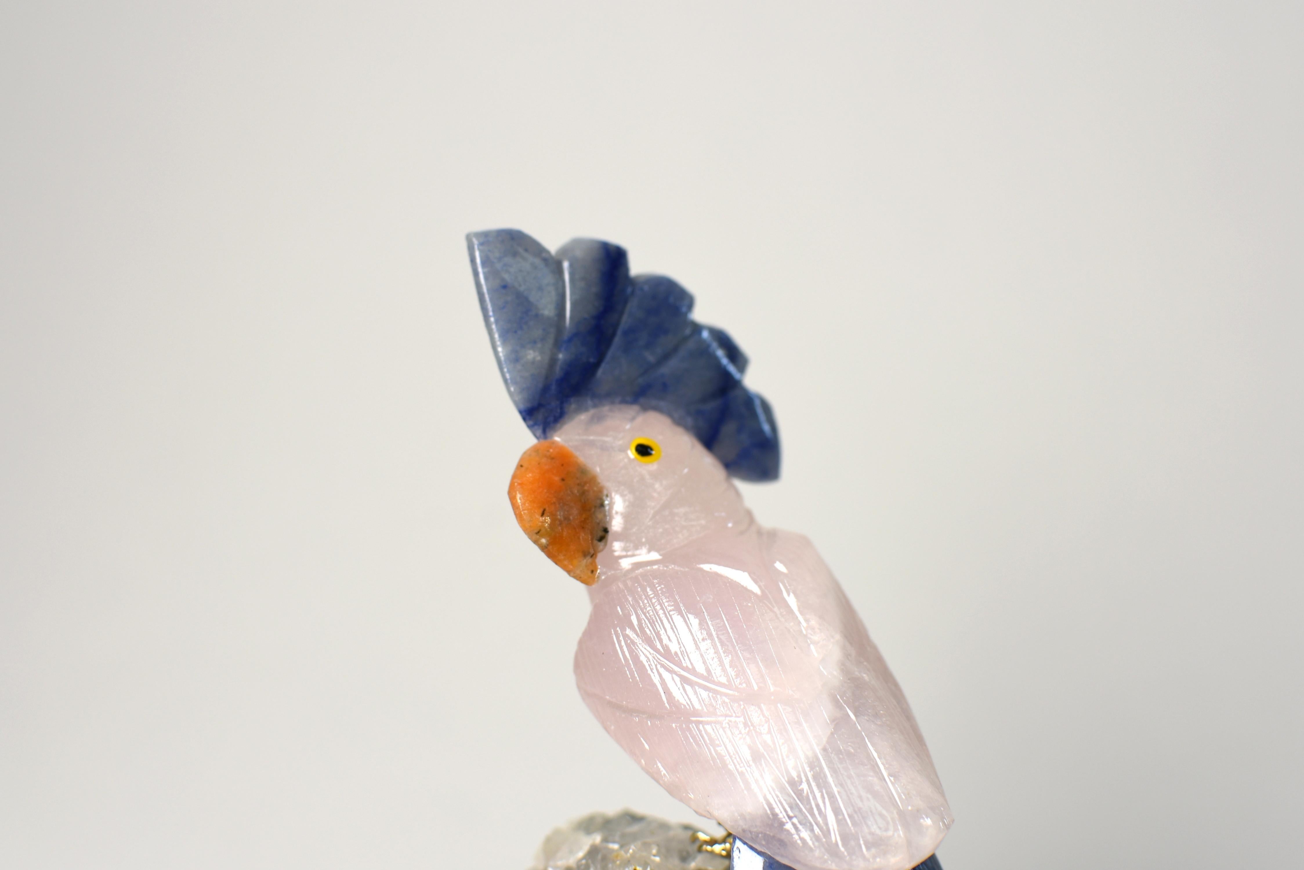 Perroquets de quartz rose, oiseaux en cristal sur améthyste en vente 9