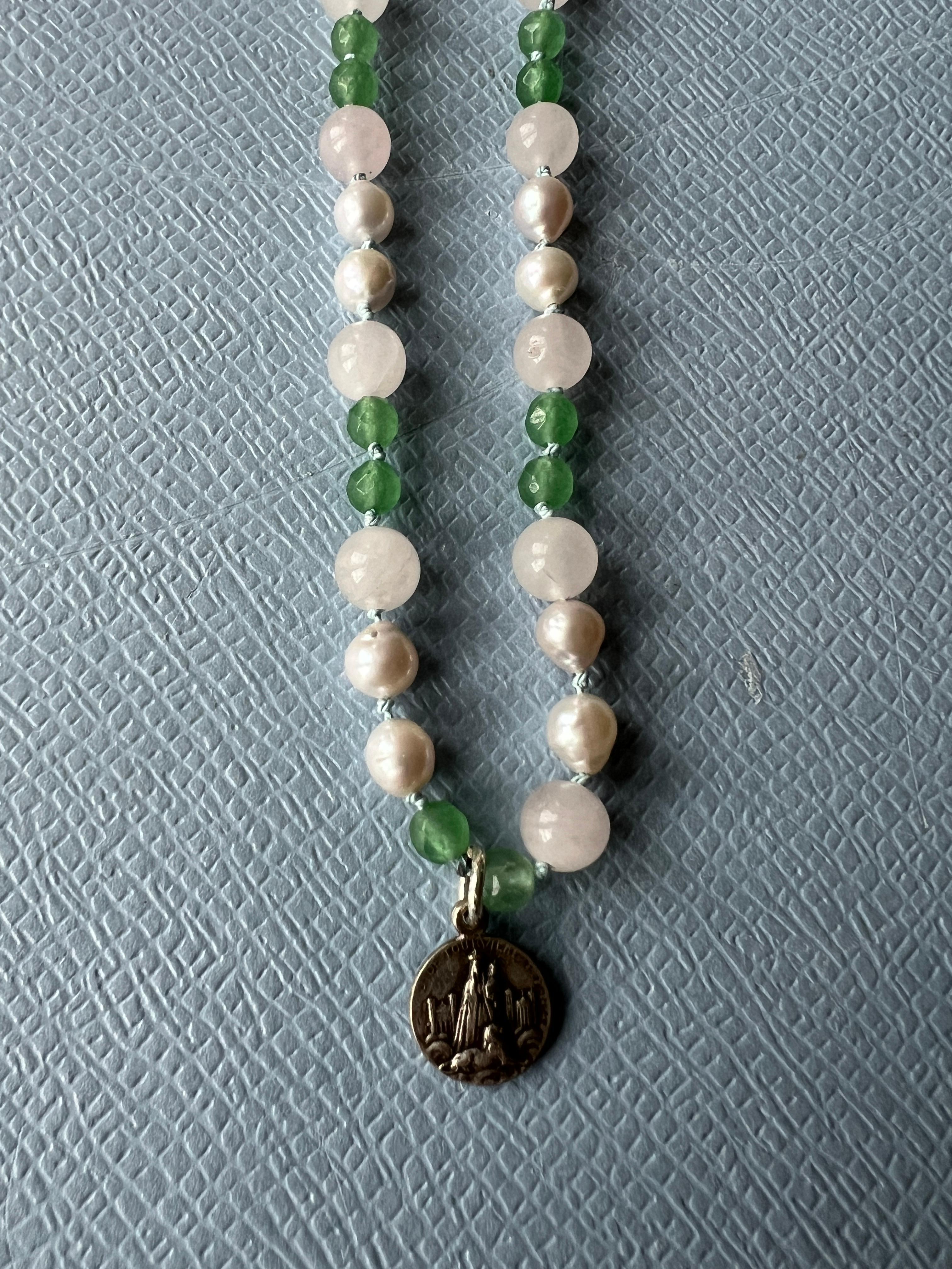 Round Cut Rose Quartz Pearl Chrysoprase Bead Necklace Vintage Medal J Dauphin For Sale
