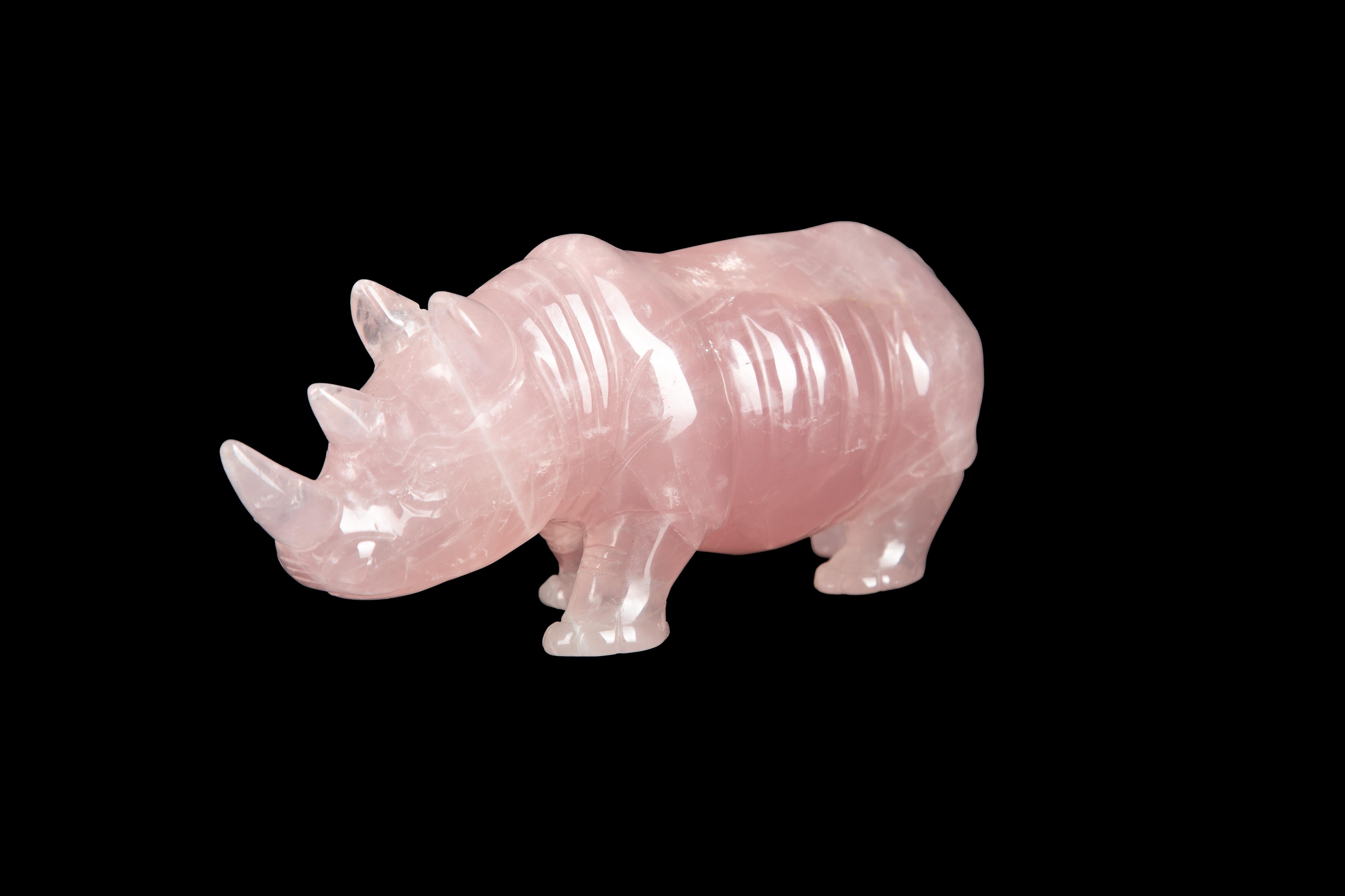 Rhino mit Rosenquarz (Geschnitzt) im Angebot
