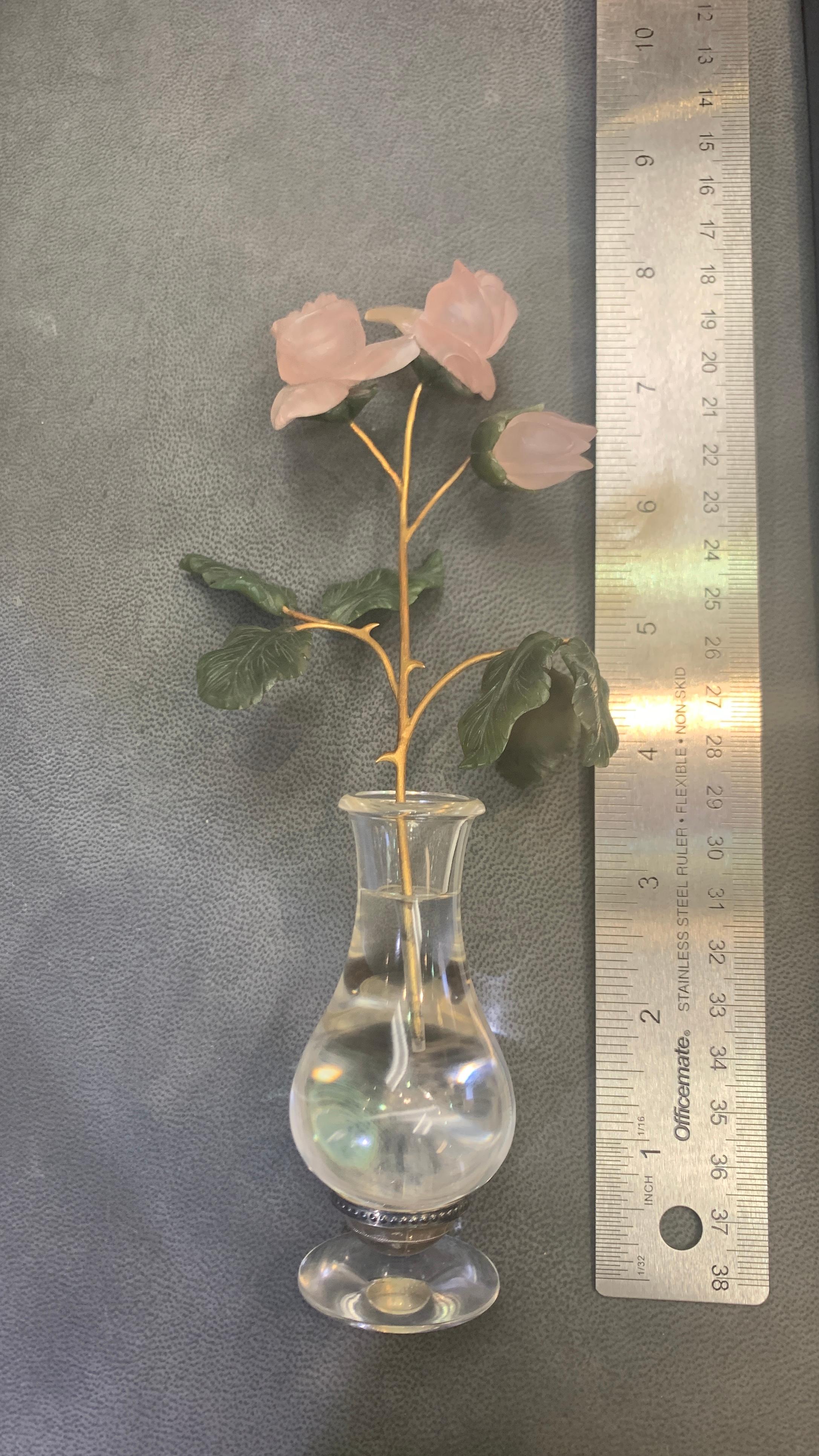 Vase de bureau en cristal de roche et fleur de quartz rose Objects for Objects Pour femmes en vente