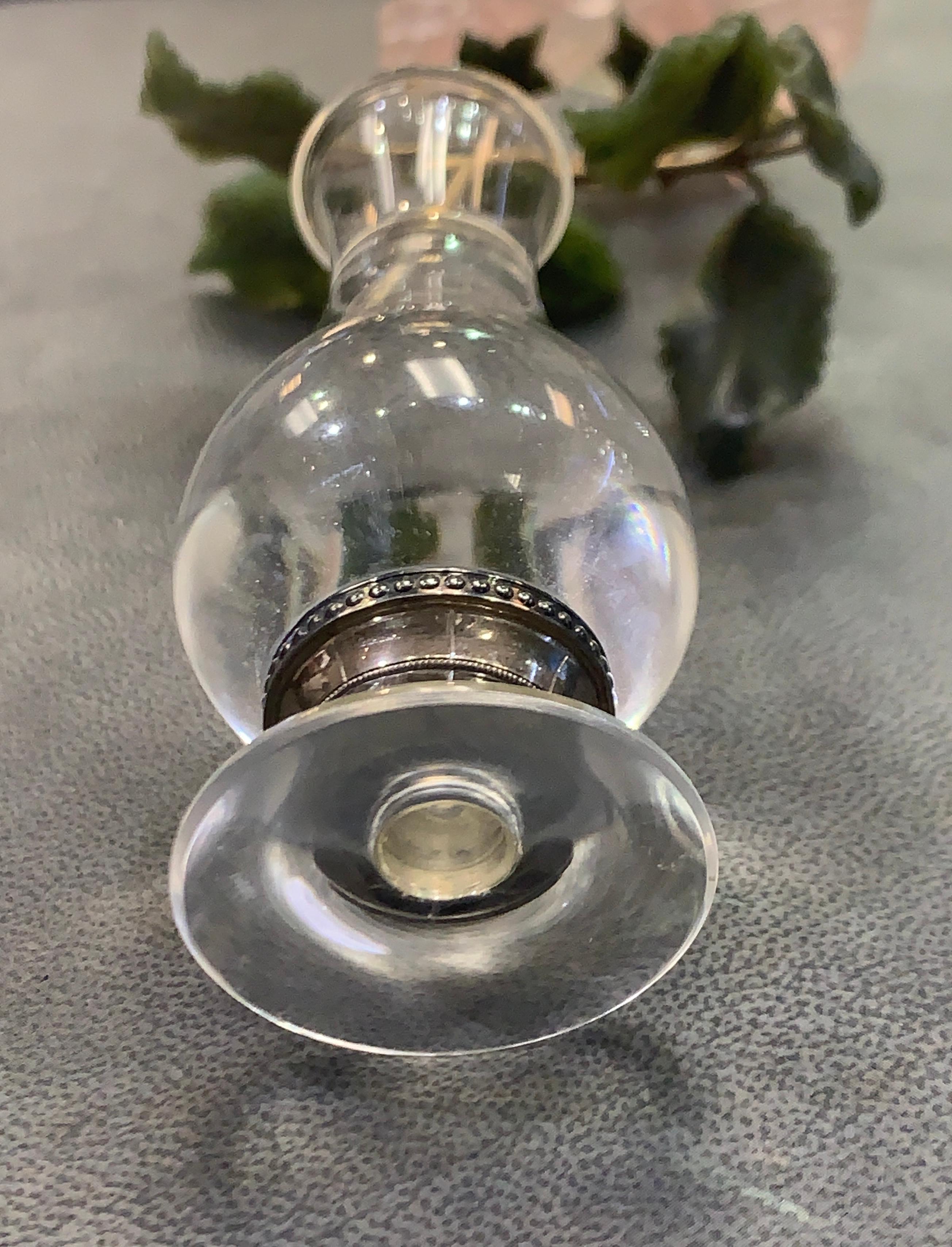 Vase de bureau en cristal de roche et fleur de quartz rose Objects for Objects en vente 1