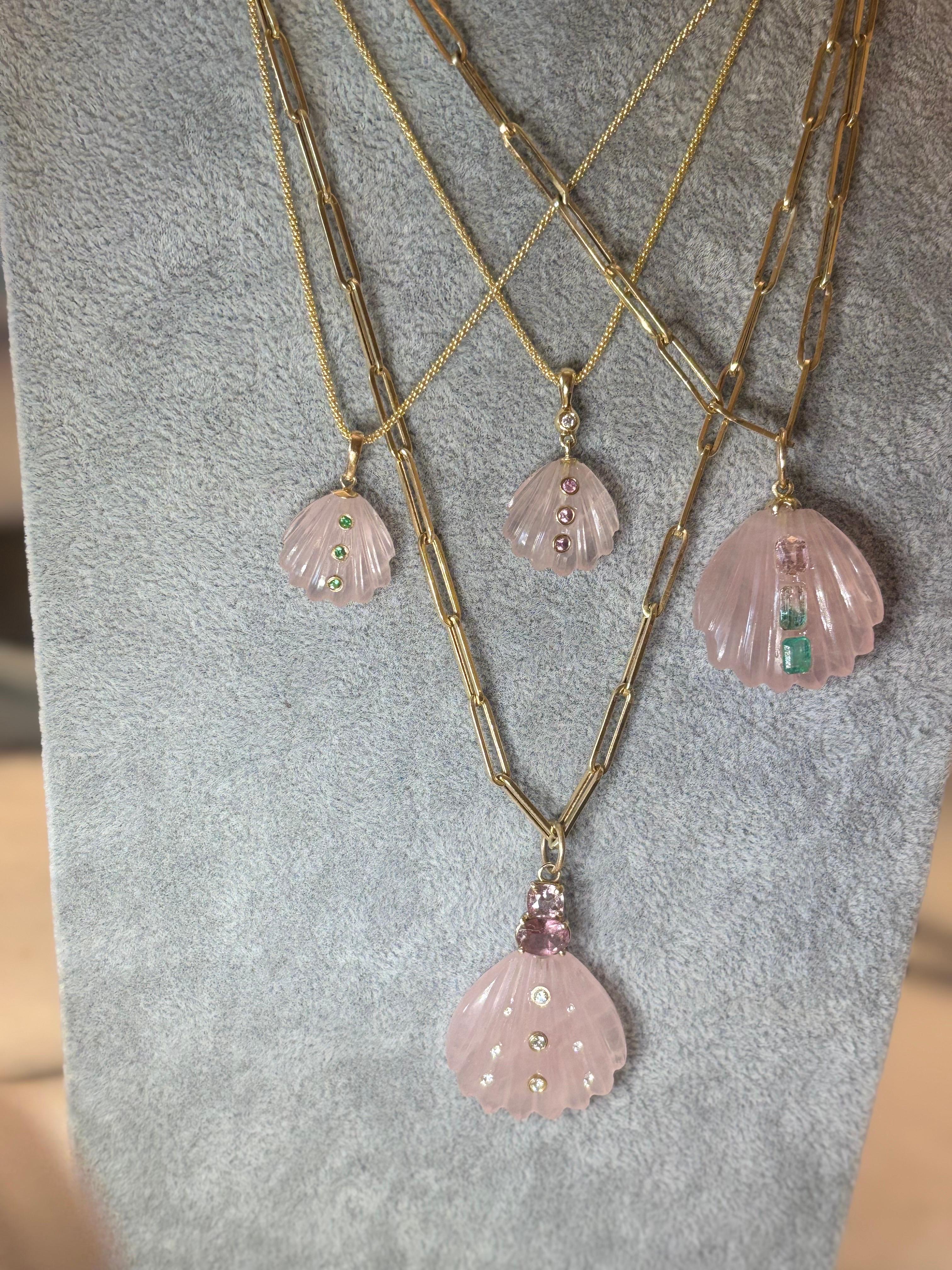 da uomo o donna Ciondolo a conchiglia di quarzo rosa con diamanti, spinello rosa e tormalina rosa in vendita