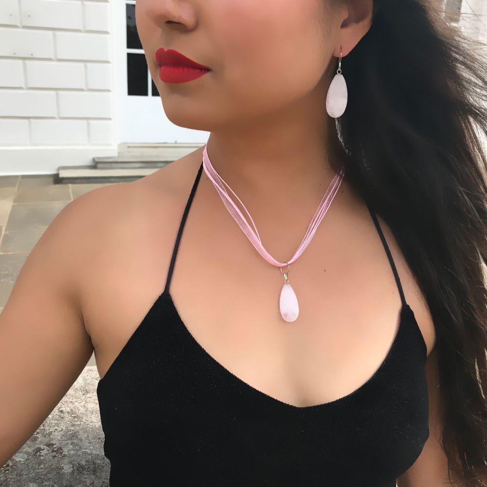 These teardrop earrings reflect the ray of hope in gentle sunsets we observed when creating the collection Serenity Rose collection. Rose Quartz gemstones dangle elegantly from the ear, catching the light with every movement. These Rose Quartz