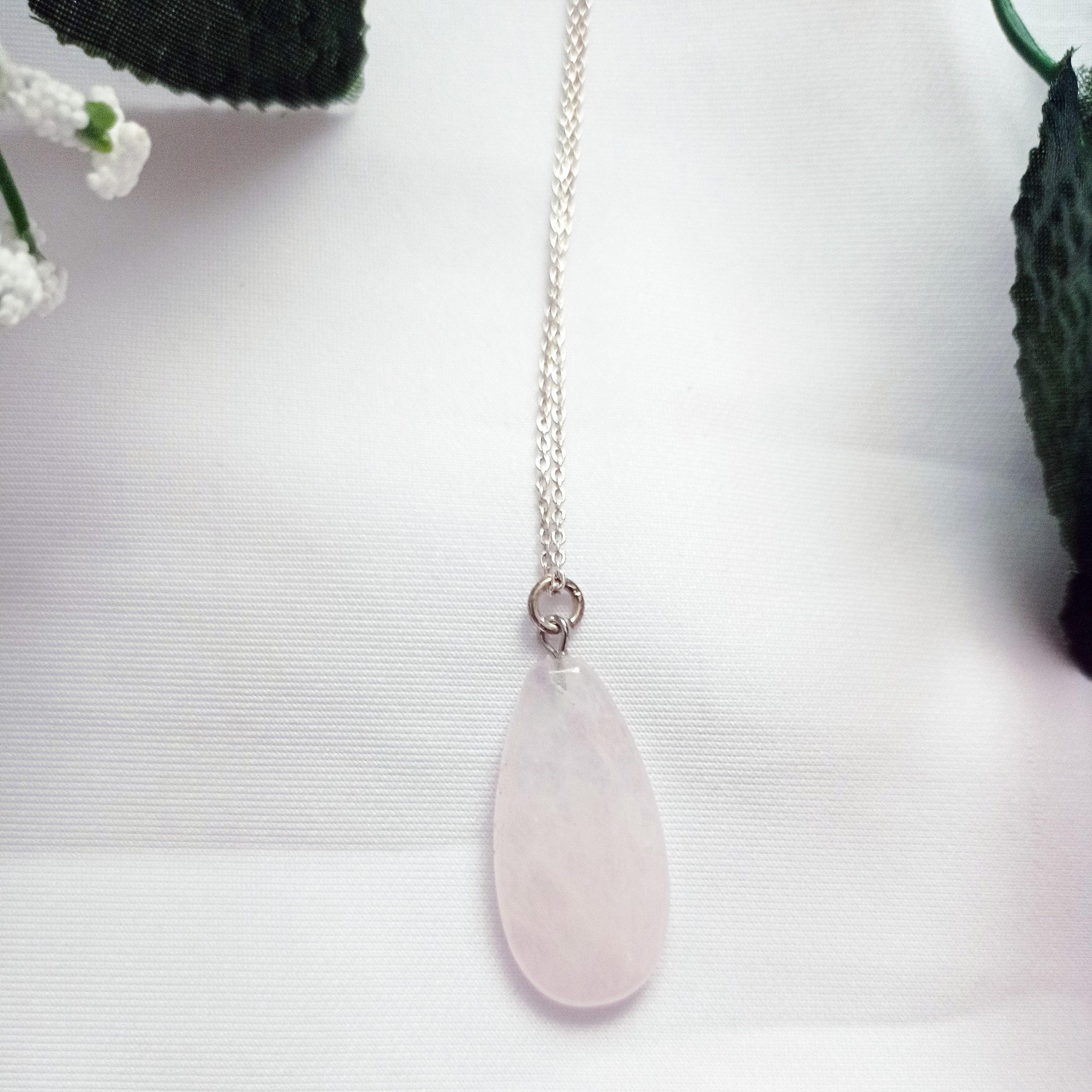 Collana con ciondolo in quarzo rosa A. Silver  da nlanlaVictory In condizioni Nuovo in vendita a London, GB