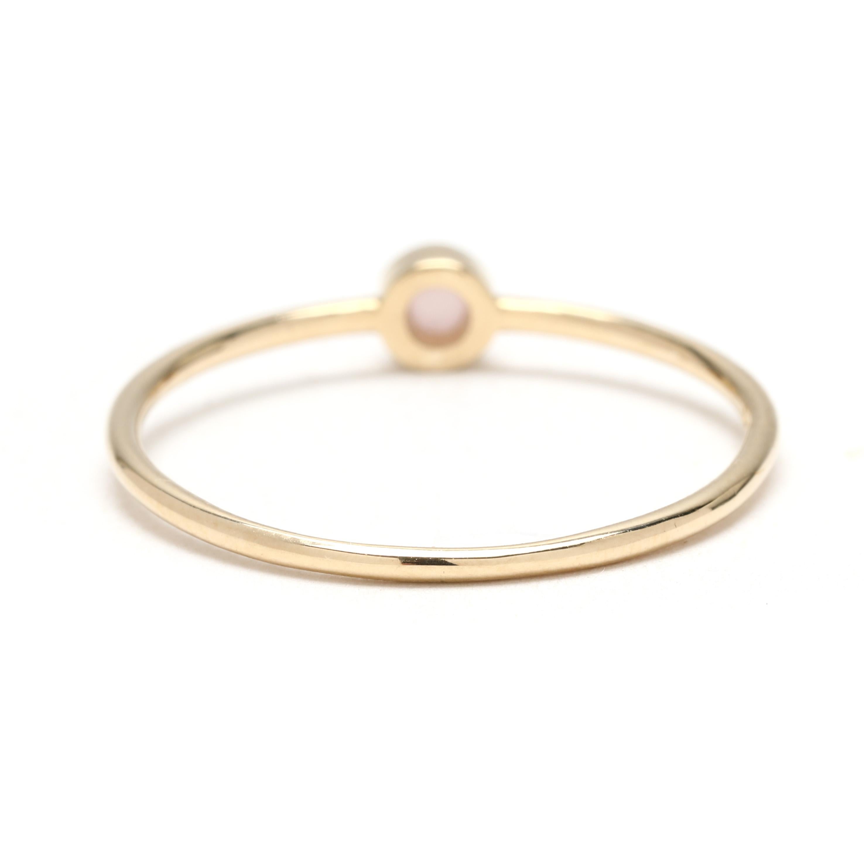 Taglio rotondo Anello a fascia sottile di quarzo rosa, oro giallo 14k, misura 8,75, delicato in vendita