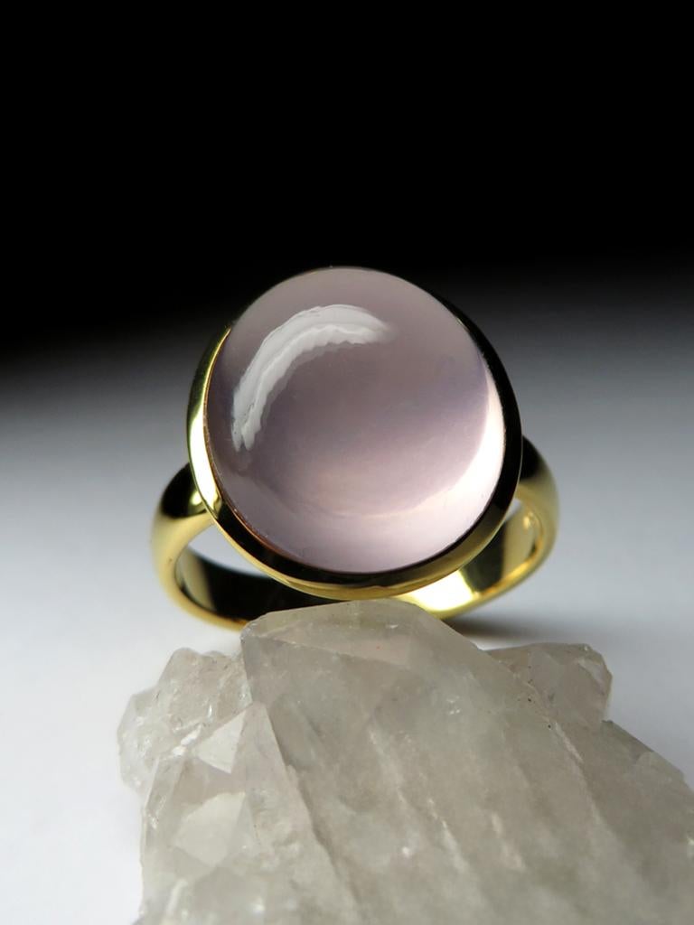 Rose Quartz Yellow Gold Ring Natural Cabochon Brazilian Stone Unisex For Sale 4