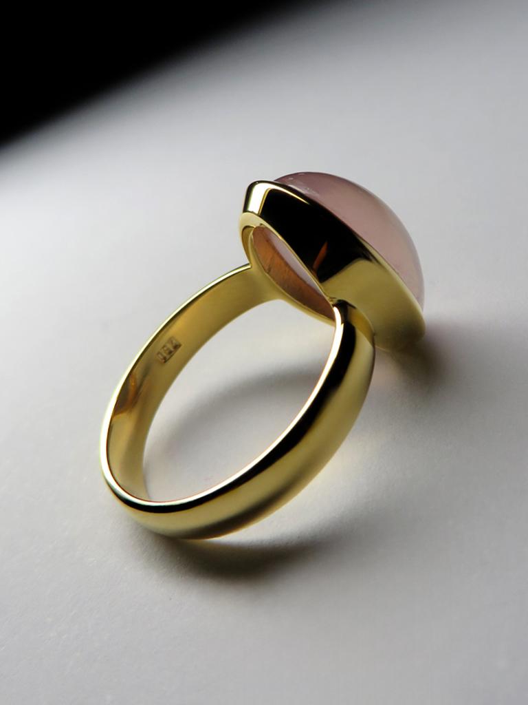 Rose Quartz Yellow Gold Ring Natural Cabochon Brazilian Stone Unisex For Sale 6