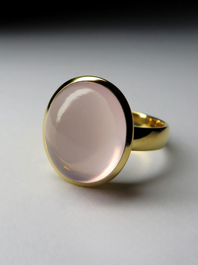 Rose Quartz Yellow Gold Ring Natural Cabochon Brazilian Stone Unisex For Sale 1