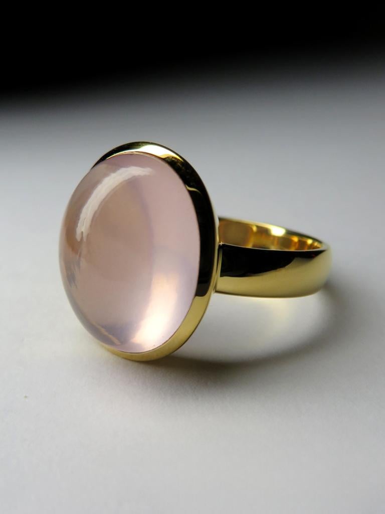 Rose Quartz Yellow Gold Ring Natural Cabochon Brazilian Stone Unisex For Sale 2
