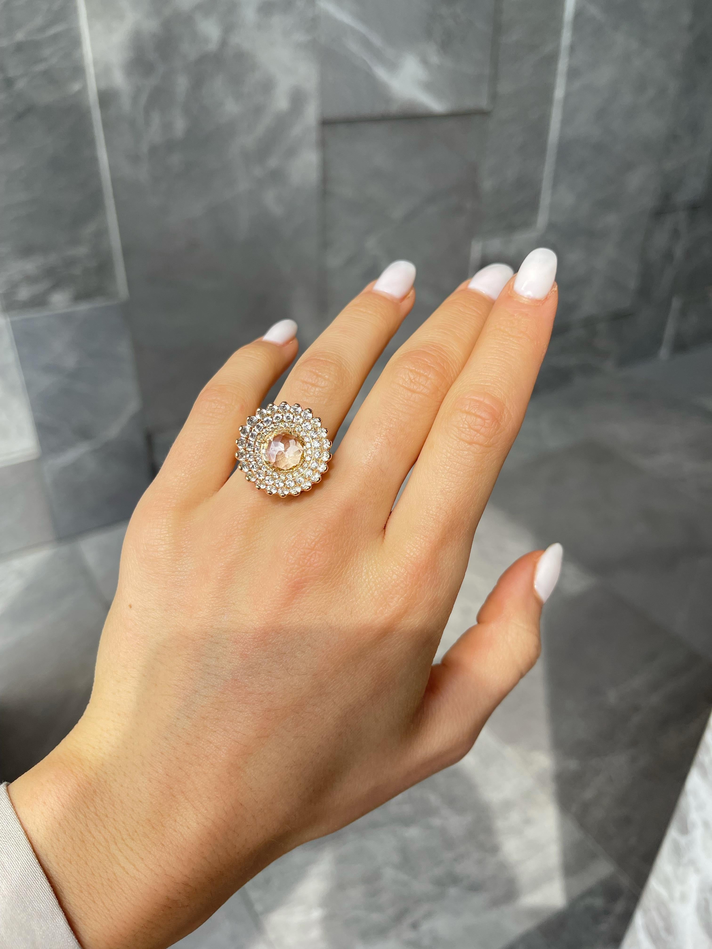 Bague cocktail fleur en diamants roses et ronds taille brillant Pour femmes en vente