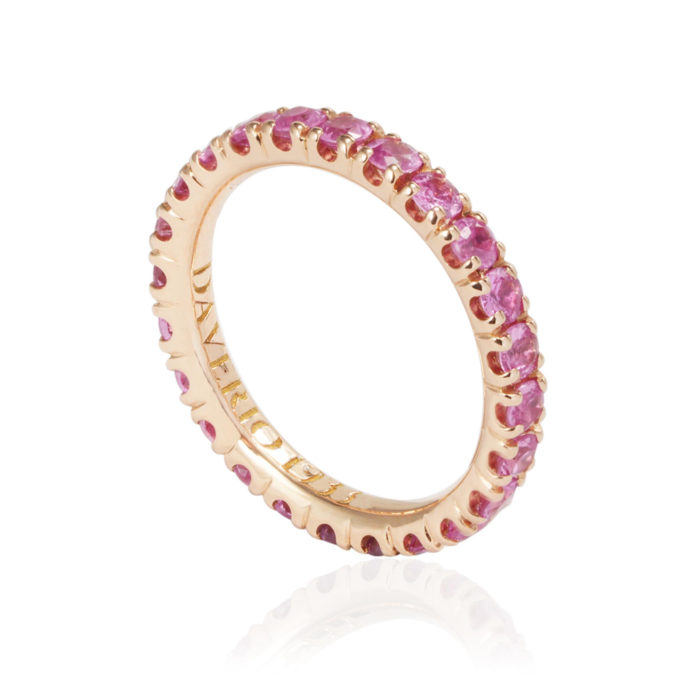Anello eternelle in oro rosa con zaffiri rosa taglio brillante
L'incastonatura unica degli anelli eternelle della collezione Timeless di DAVERIO1933 assicura la pietra con le punte più delicate e sicure. Il gioiello può essere personalizzato su