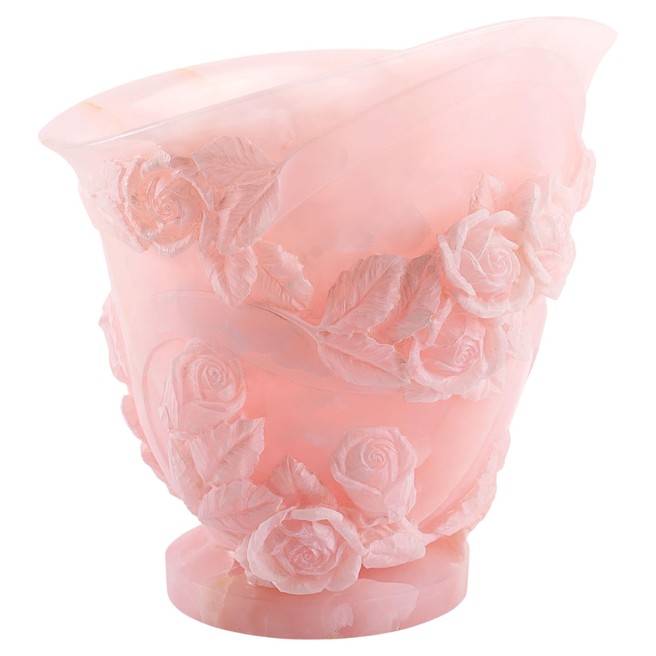 Vase sculpture de roses 13 roses sculpté à la main Italie, bloc d'onyx rose, édition limitée