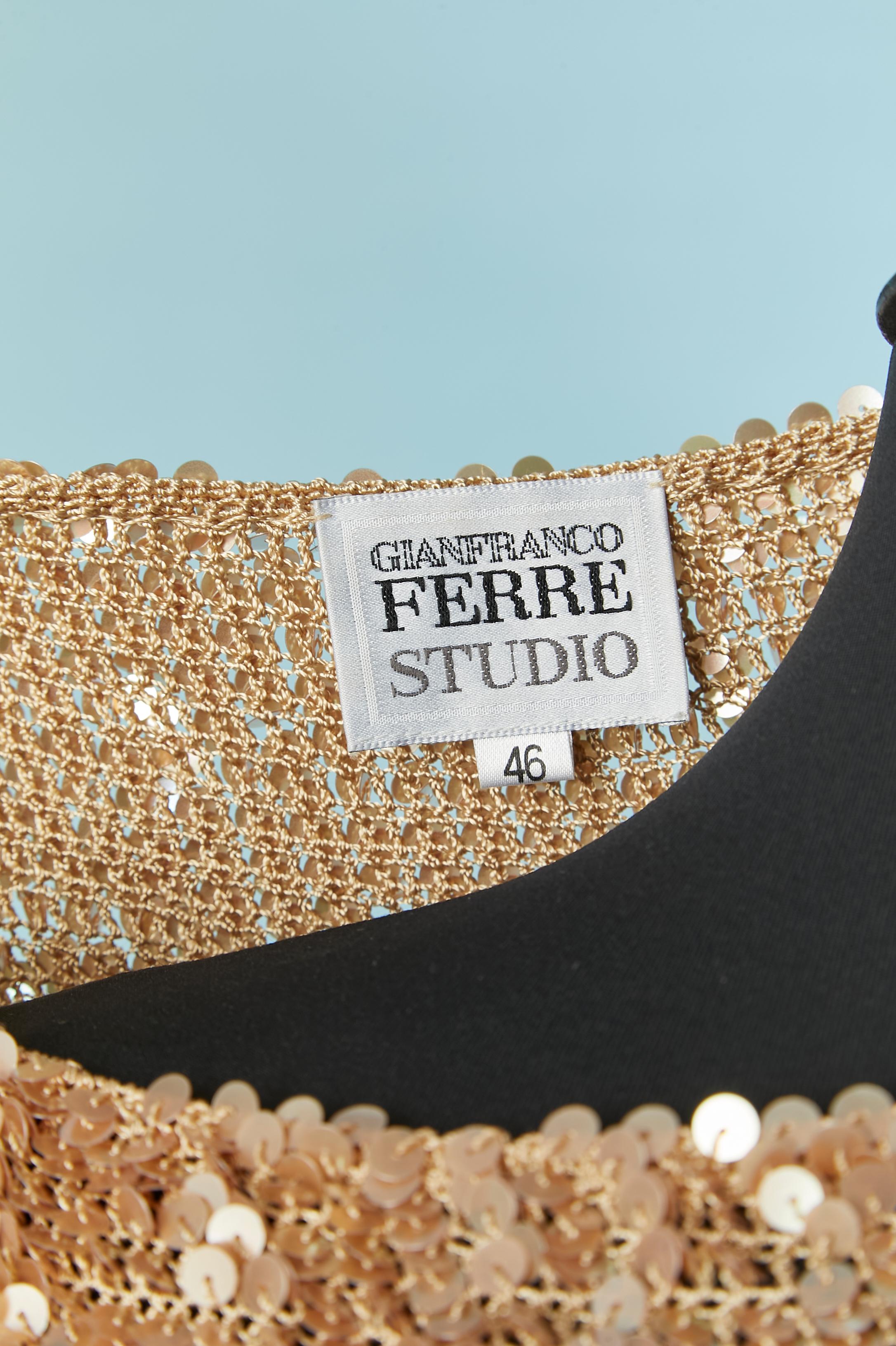 Mini-robe en paillettes roses sur une base en maille GIANFRANCO FERRE STUDIO en vente 2