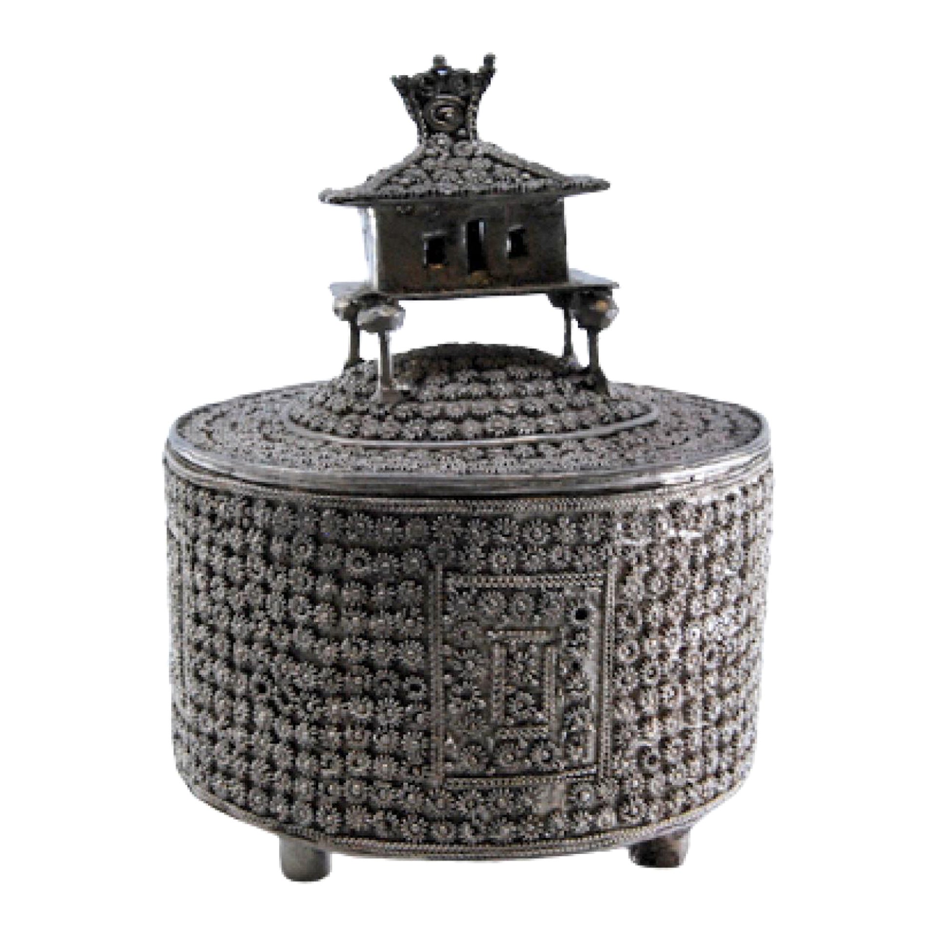 Rose silver box in oriental style For Sale