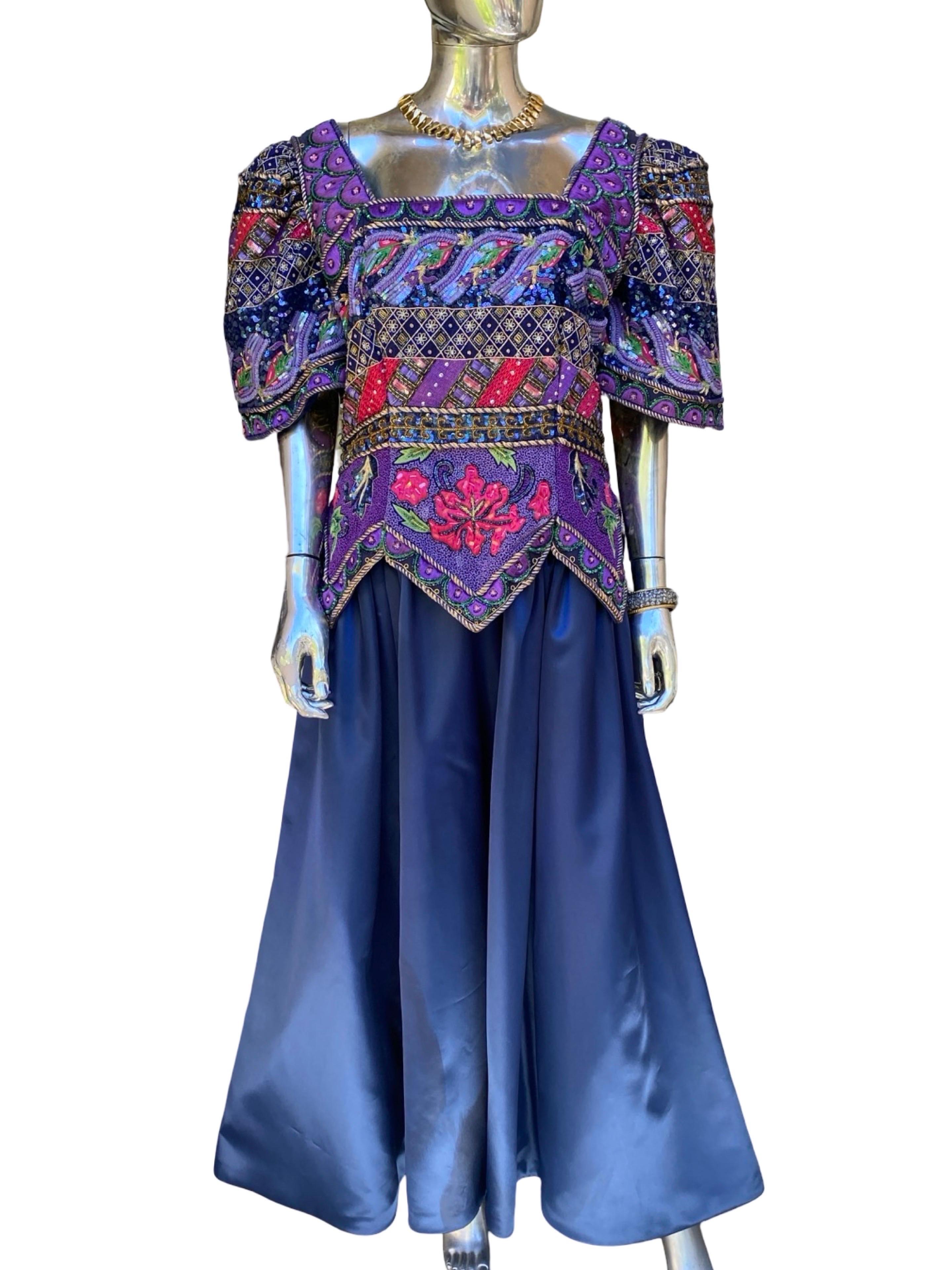 ROSE TAFT CHIC ! Couture Robe de soirée en satin bleu et perles Taille Plus 16/18 en vente 1