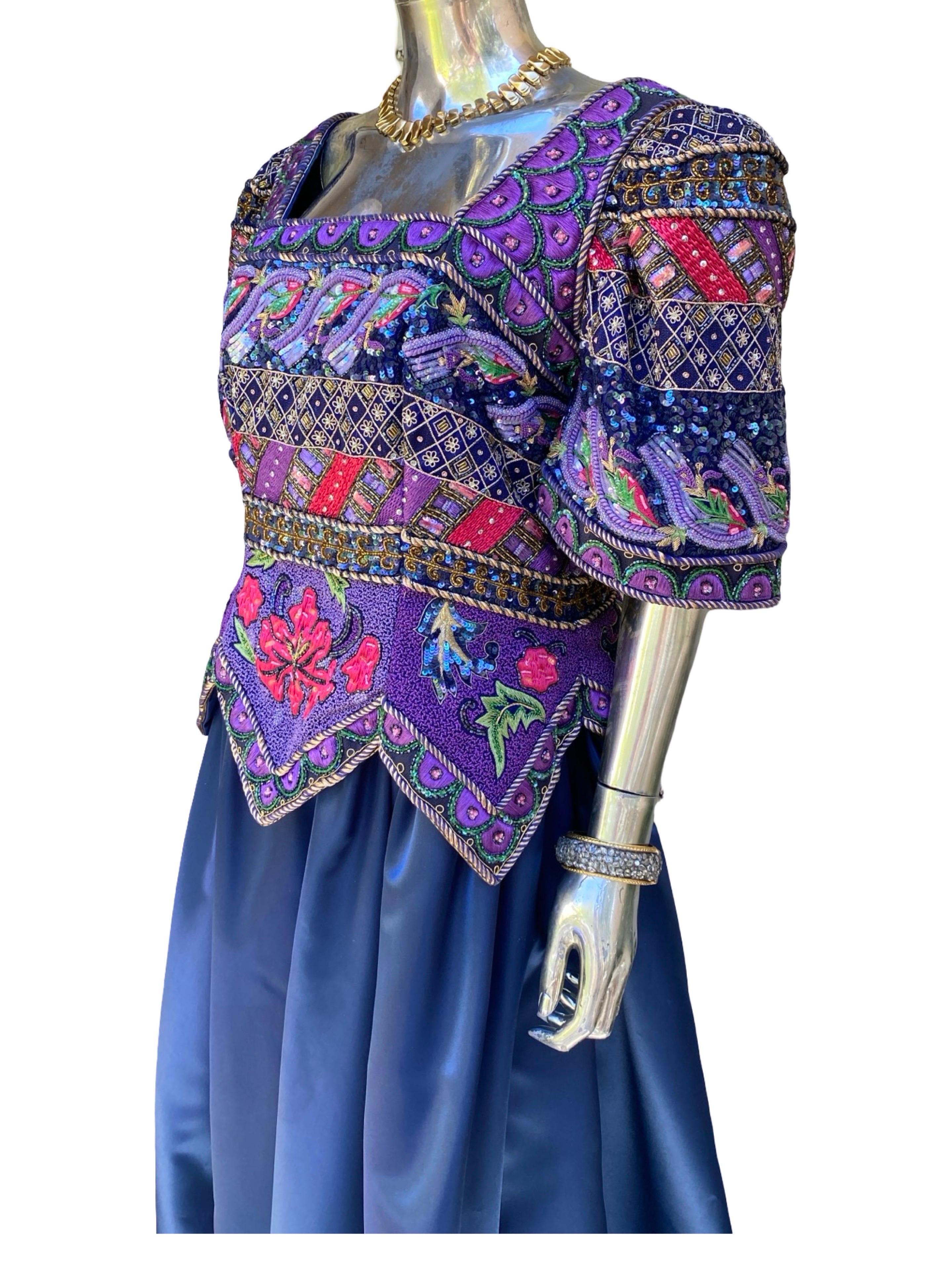 ROSE TAFT CHIC ! Couture Robe de soirée en satin bleu et perles Taille Plus 16/18 en vente 2