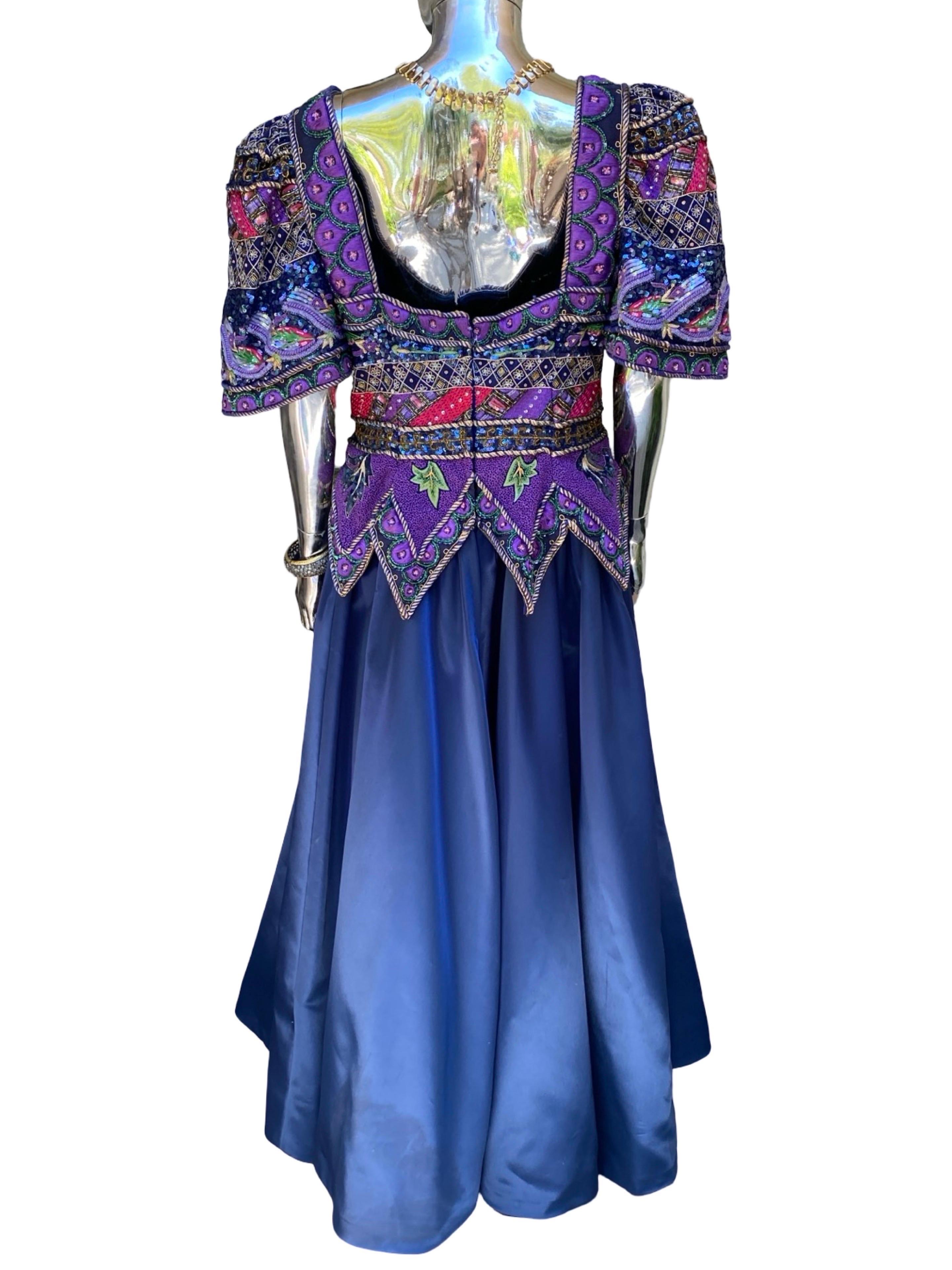 ROSE TAFT CHIC ! Couture Robe de soirée en satin bleu et perles Taille Plus 16/18 en vente 3