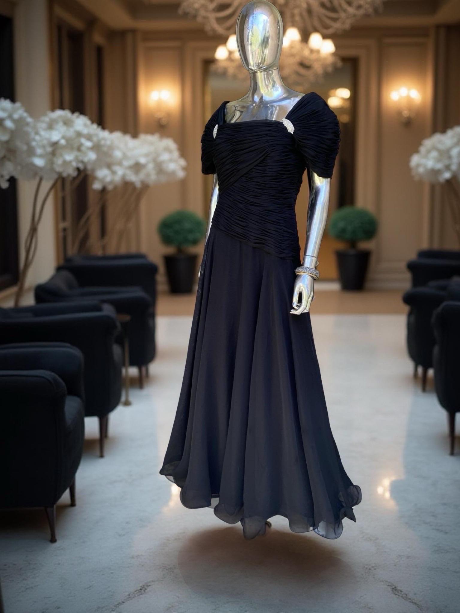 Rose TAFT Couture Soirée drapée en mousseline noire  Robe Rare Taille Plus 16 en vente 10