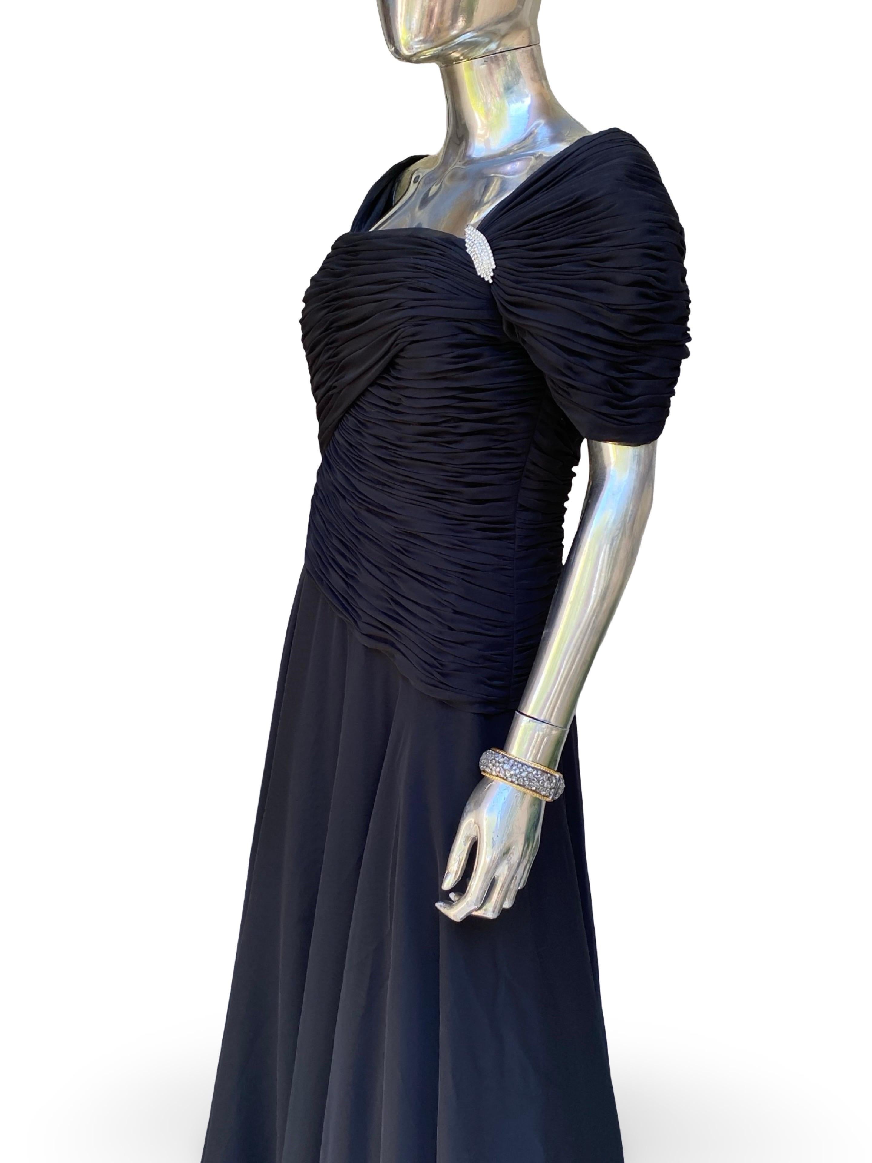 Rose TAFT Couture Soirée drapée en mousseline noire  Robe Rare Taille Plus 16 Bon état - En vente à Palm Desert, CA