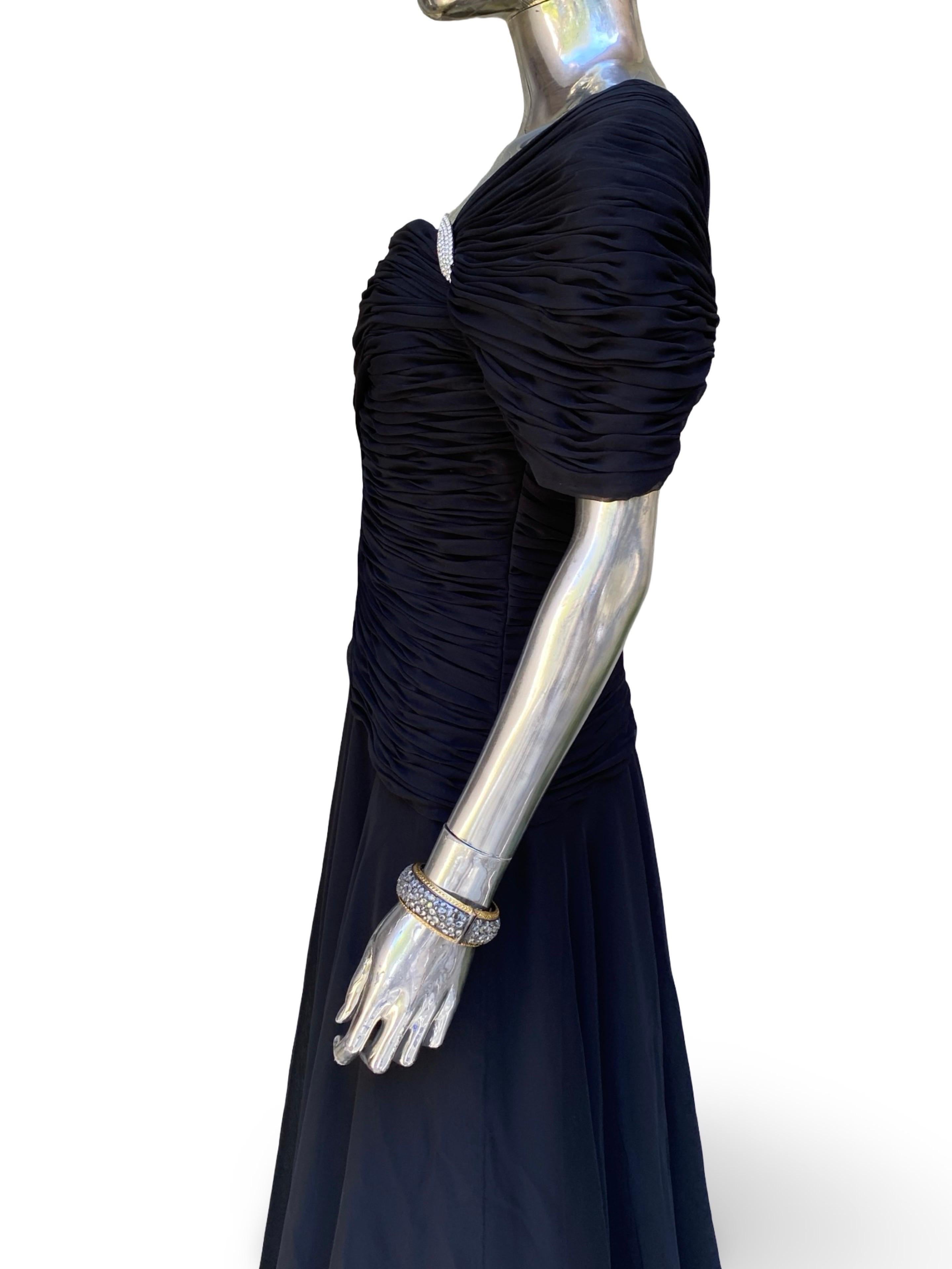 Rose TAFT Couture Soirée drapée en mousseline noire  Robe Rare Taille Plus 16 en vente 1