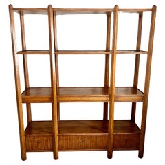 Rose Tarlow Custom Bookcase mit Türen und versteckten Schubladen