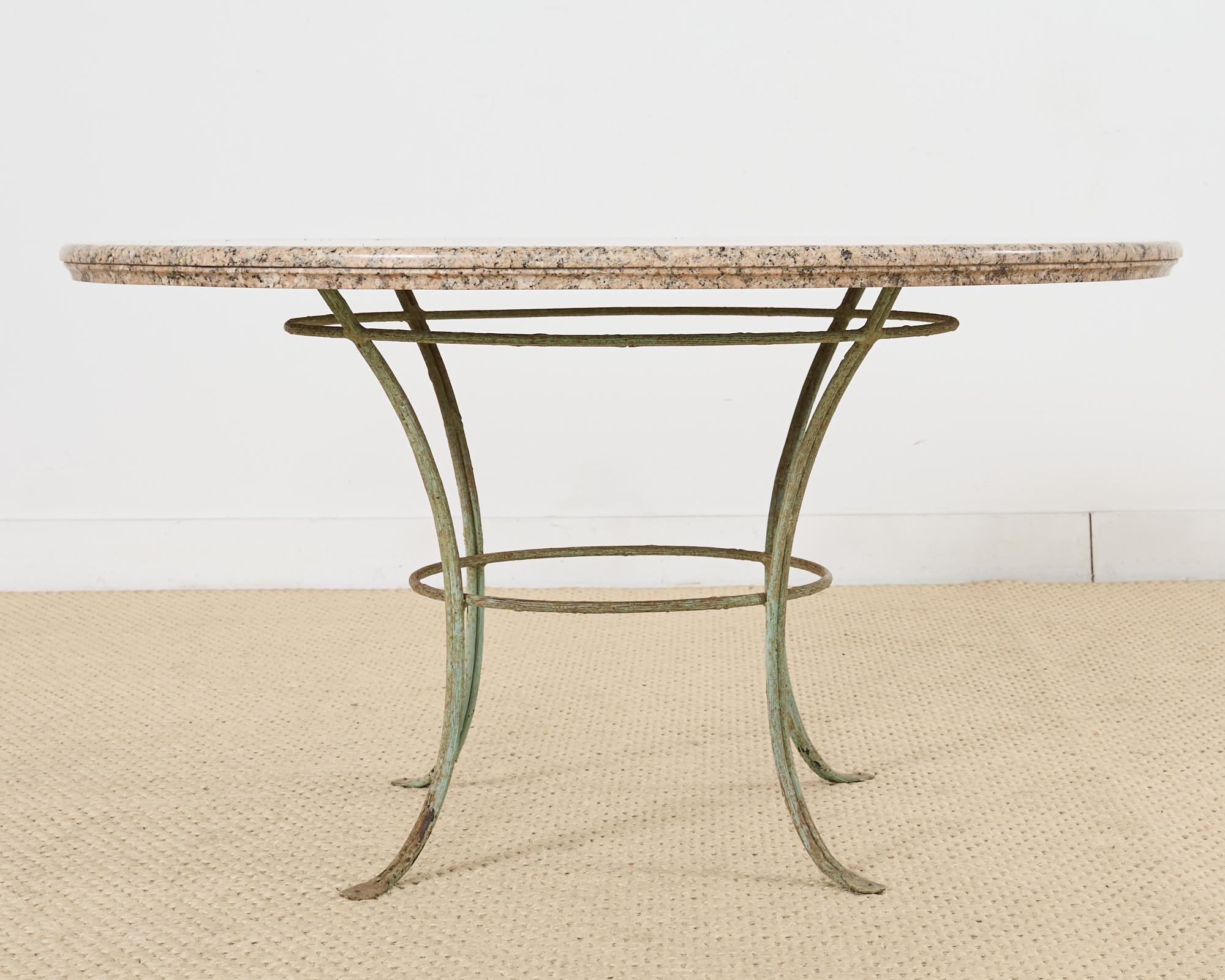 Rose Tarlow Conjunto de Comedor de Jardín con Tapa de Piedra y Ramita de Hierro en venta 8