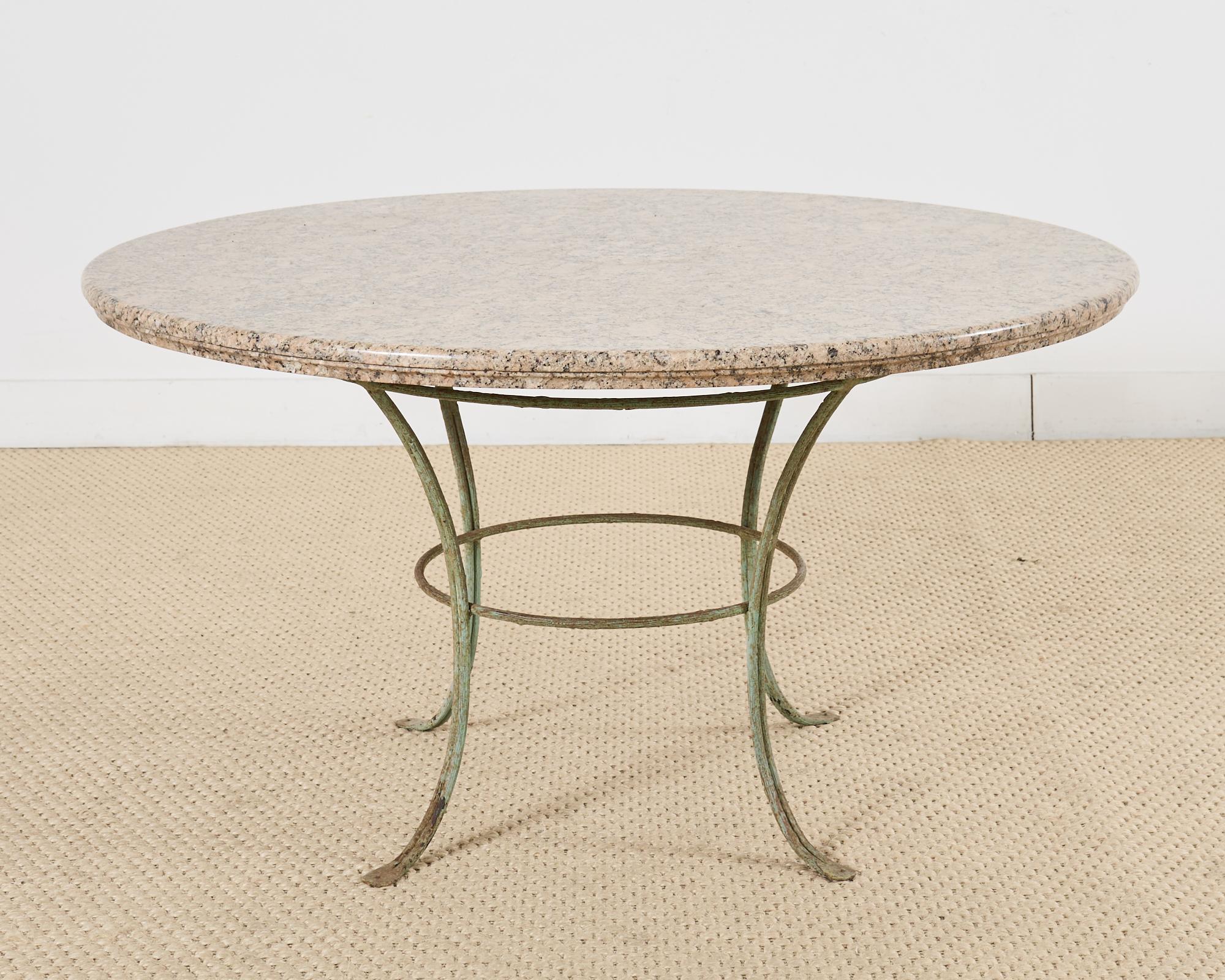 Rose Tarlow Conjunto de Comedor de Jardín con Tapa de Piedra y Ramita de Hierro en venta 9