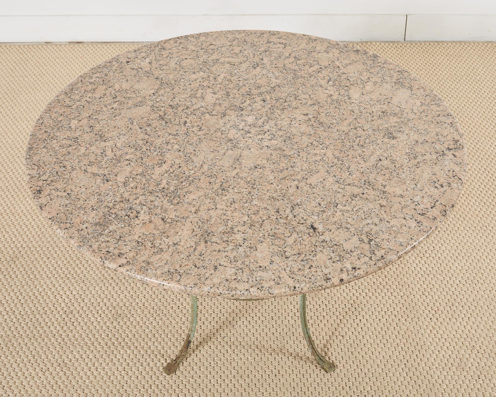 Rose Tarlow Conjunto de Comedor de Jardín con Tapa de Piedra y Ramita de Hierro en venta 10