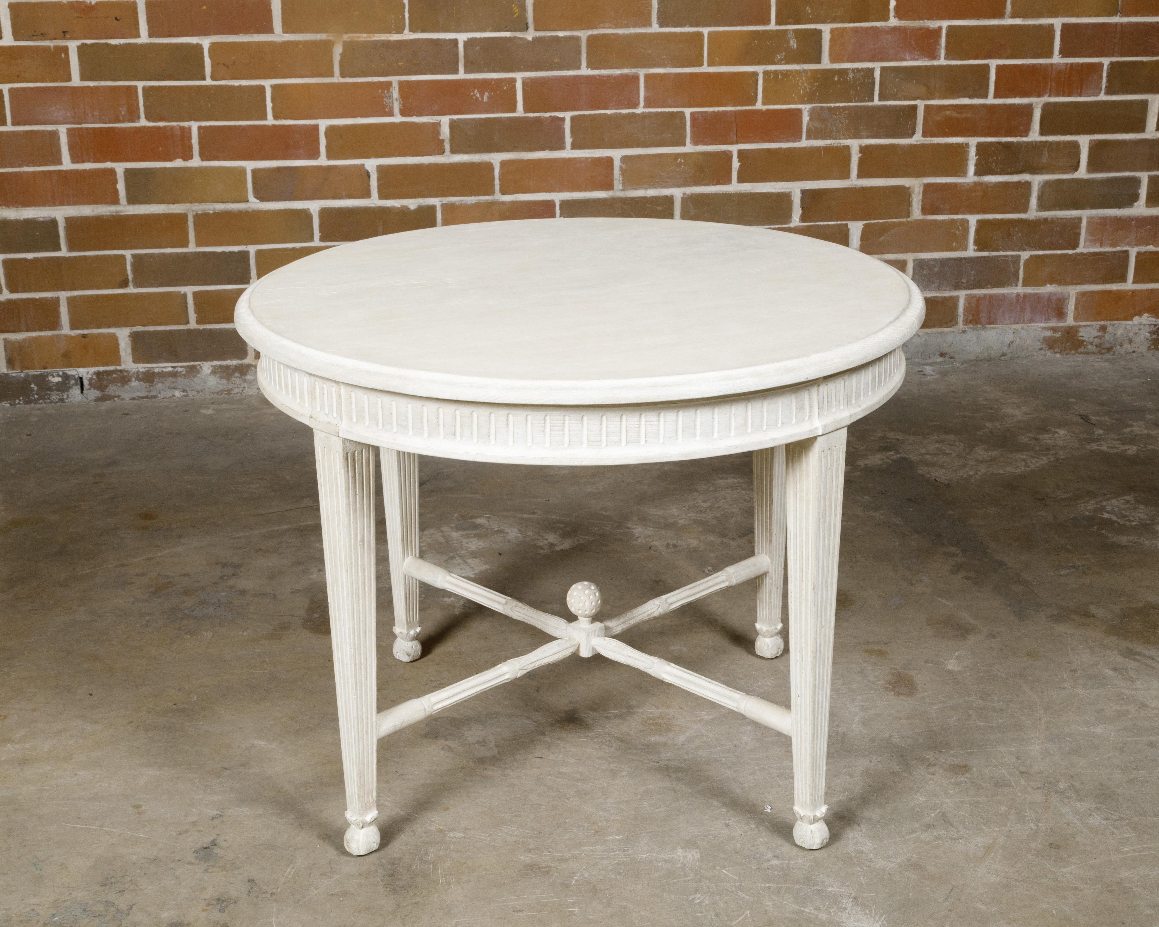 Rose Tarlow Louis XVI Style Painted Pine Center Table with Fluted Tapering Legs In Good Condition For Sale In Atlanta, GA