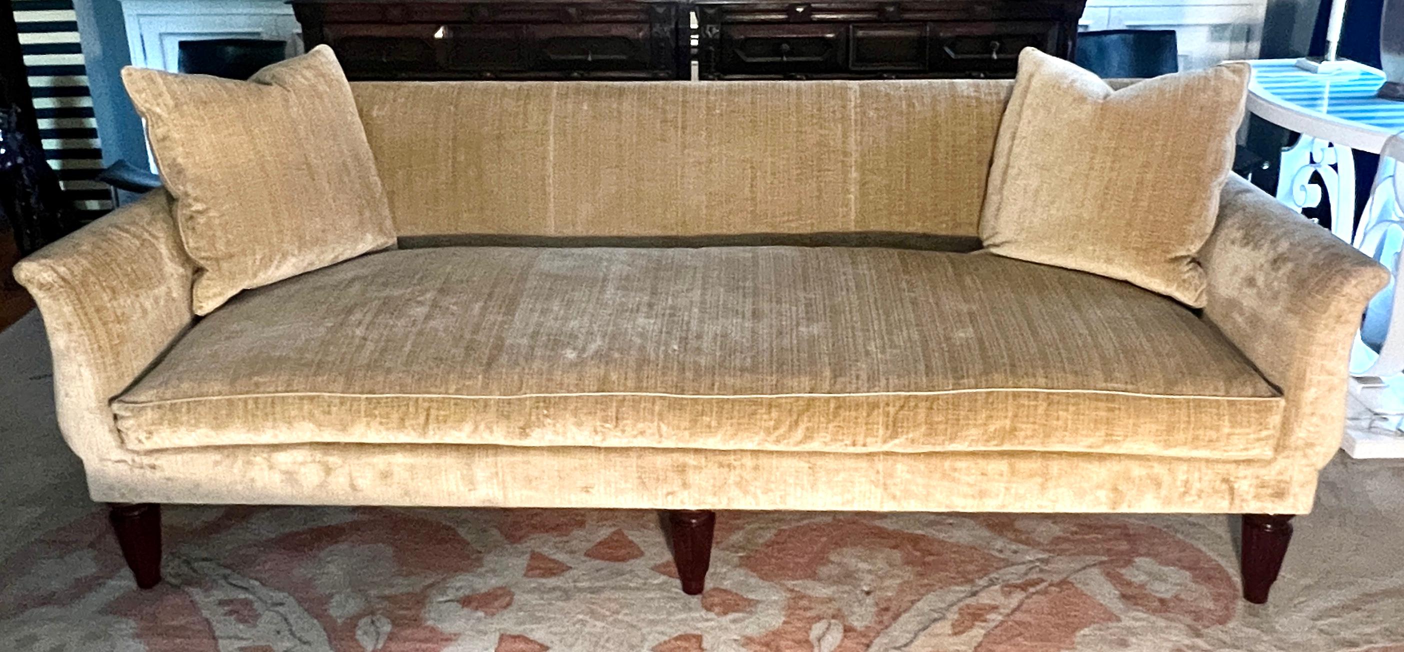 Rose Tarlow Melrose House 8 Foot Othello Sofa in Velvet im Angebot 2