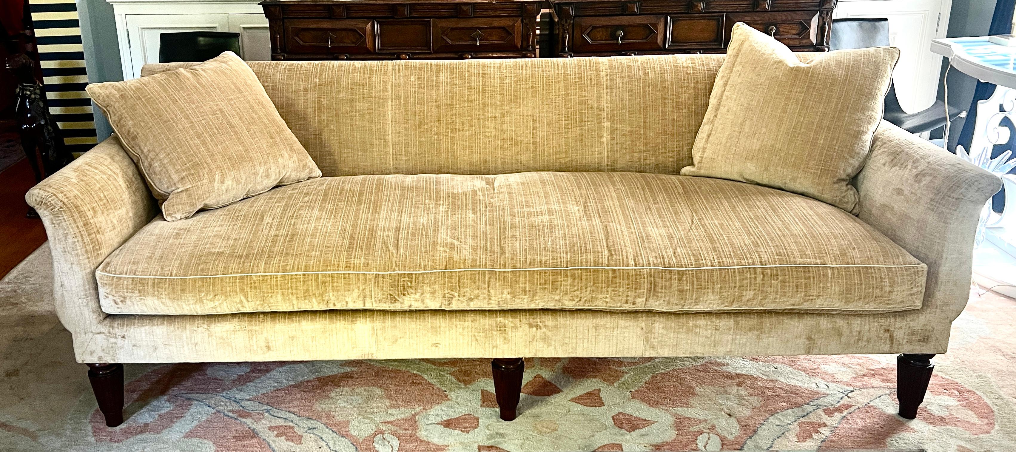 Rose Tarlow Melrose House 8 Foot Othello Sofa in Velvet (amerikanisch) im Angebot