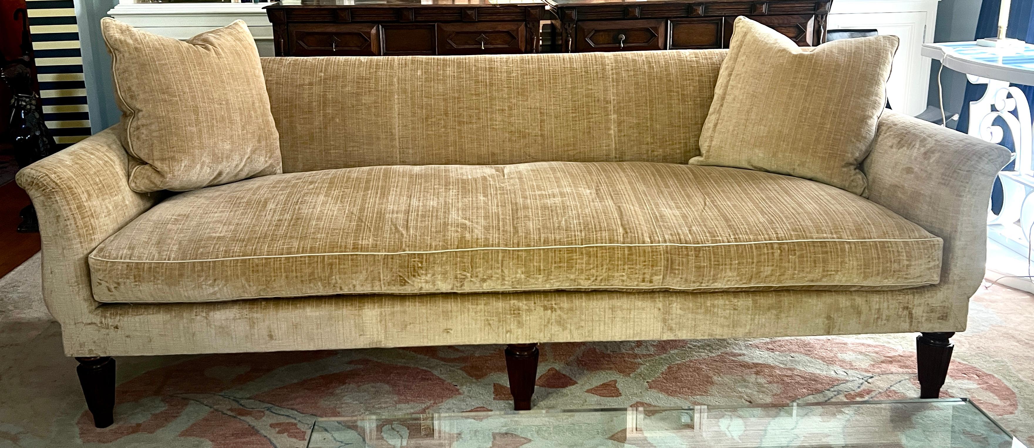 Rose Tarlow Melrose House 8 Foot Othello Sofa in Velvet (Handgefertigt) im Angebot