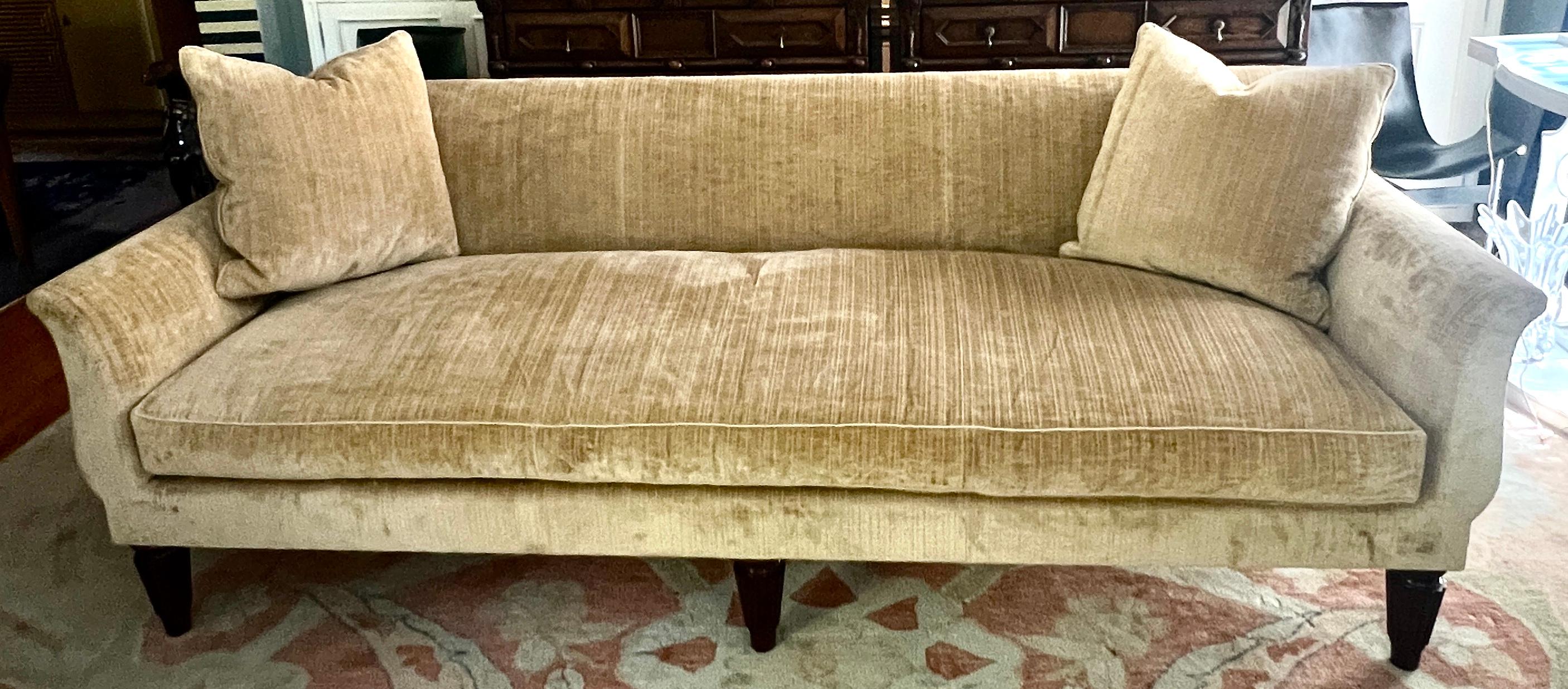 Rose Tarlow Melrose House 8 Foot Othello Sofa in Velvet im Angebot 1