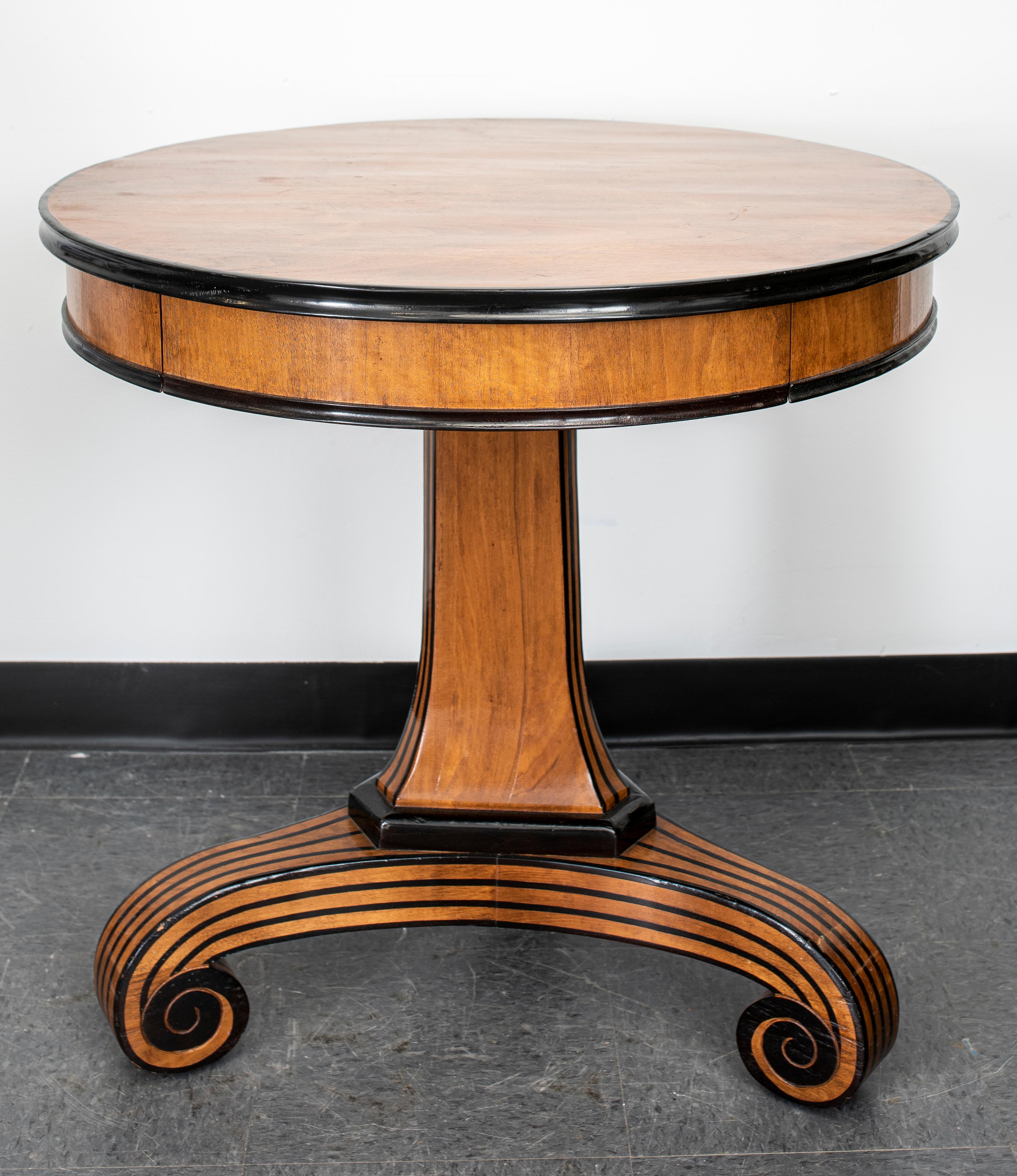 Rose Tarlow walnut center table, in the Biedermeier taste with parcel ebonized details, with 