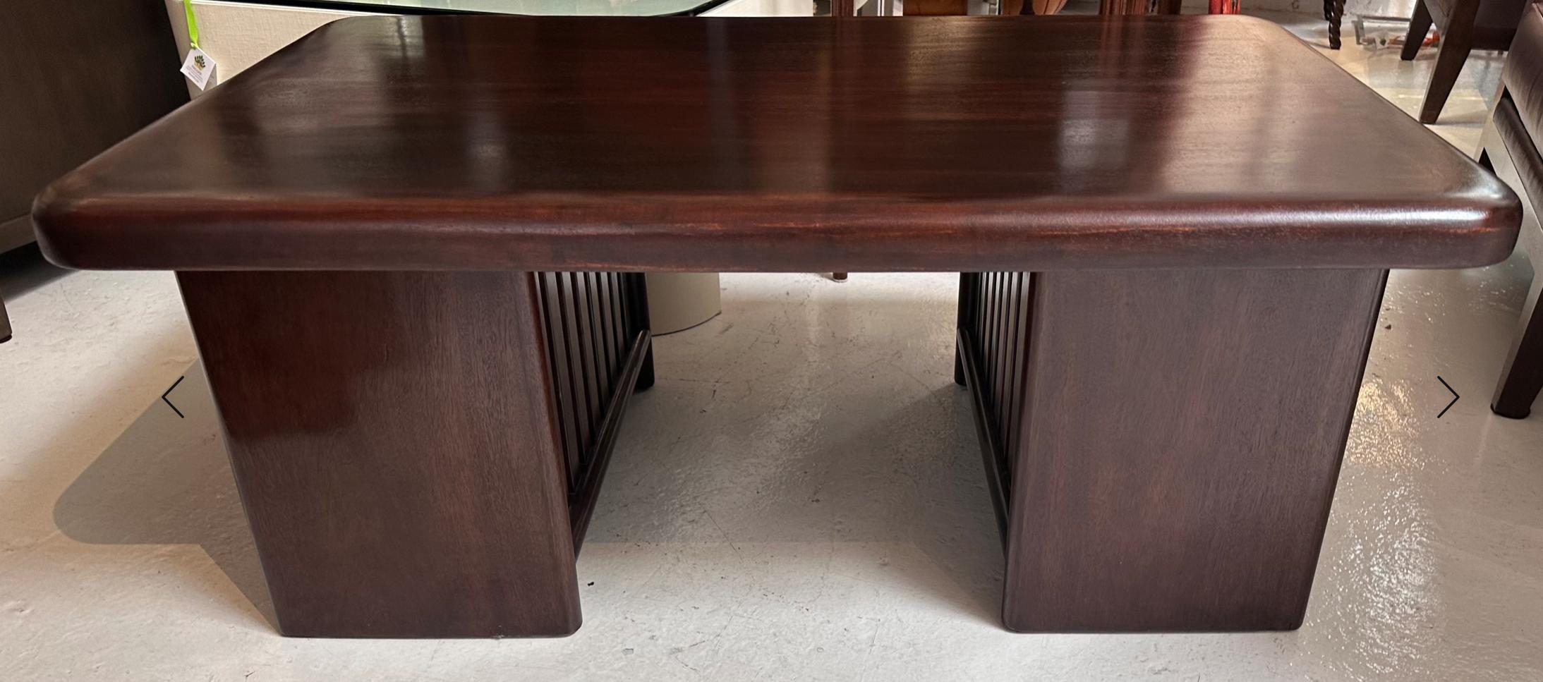 Table basse Chapel Hill de Melrose House Rose Tarlow Bon état - En vente à LOS ANGELES, CA