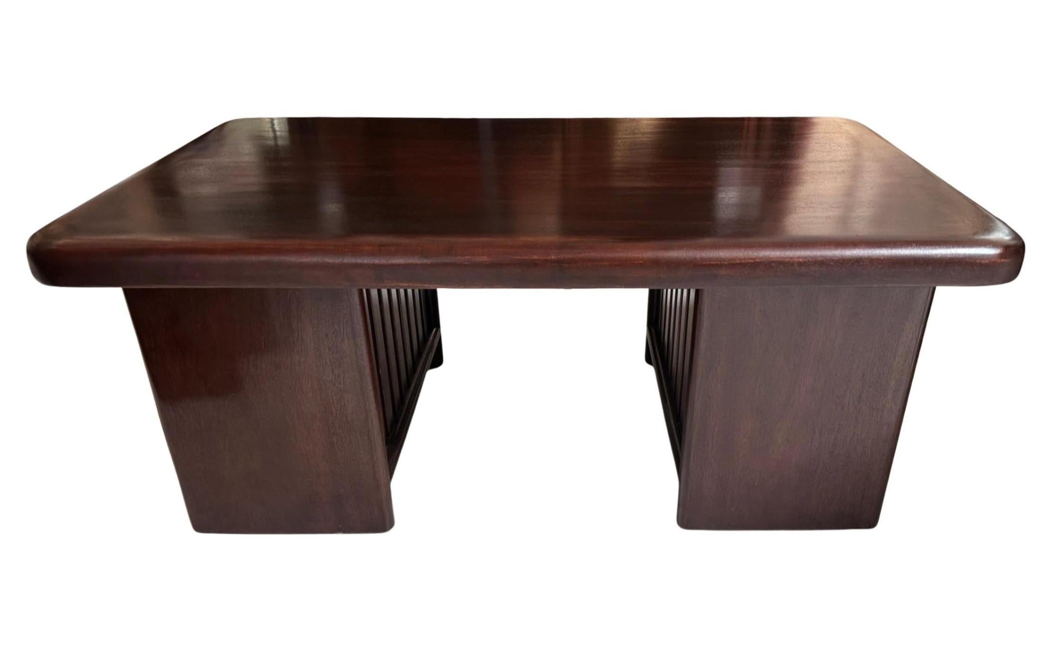 Acajou Table basse Chapel Hill de Melrose House Rose Tarlow en vente