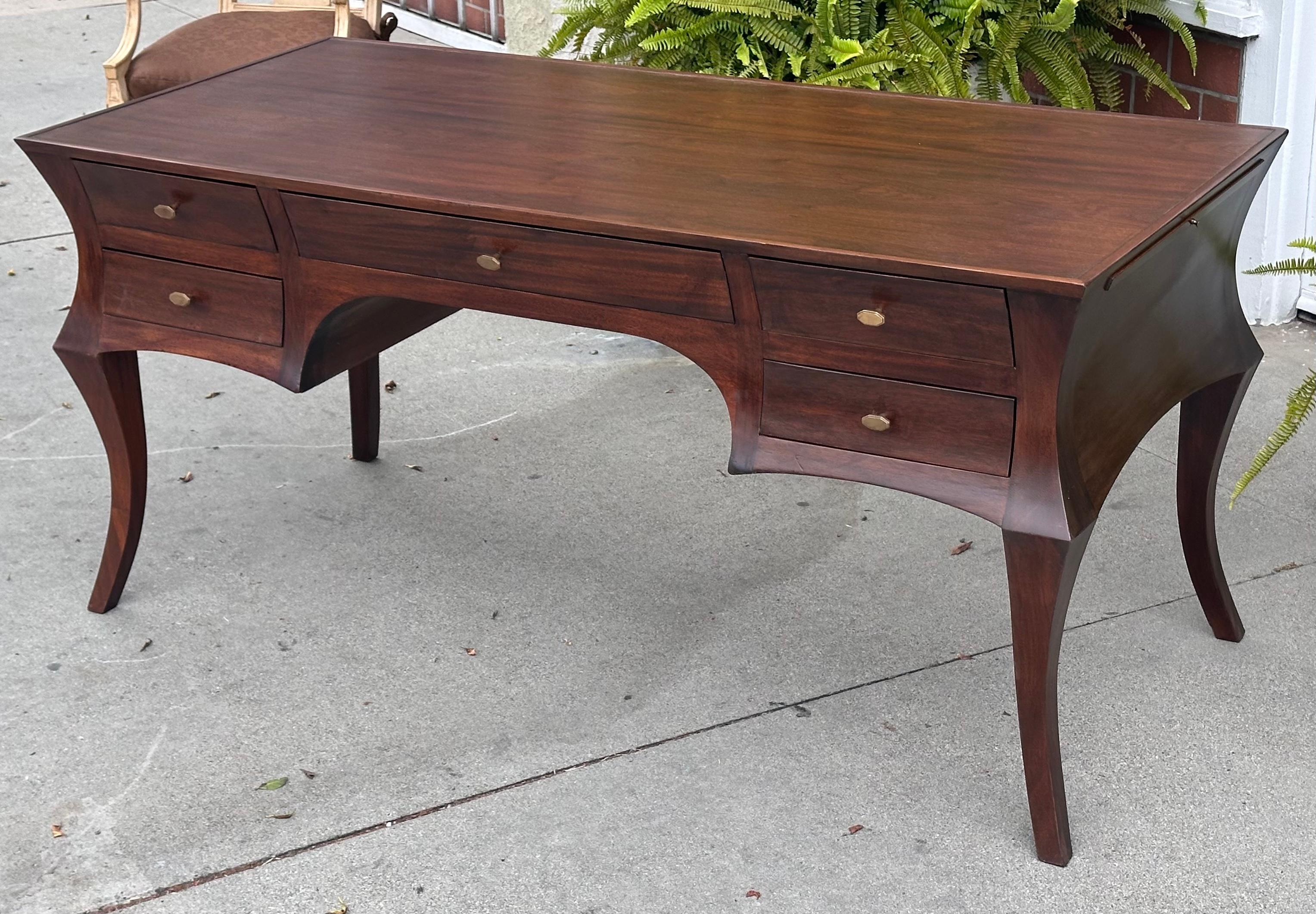 Rose Tarlow Melrose House Cyrano Writing Table Desk In Good Condition In LOS ANGELES, CA