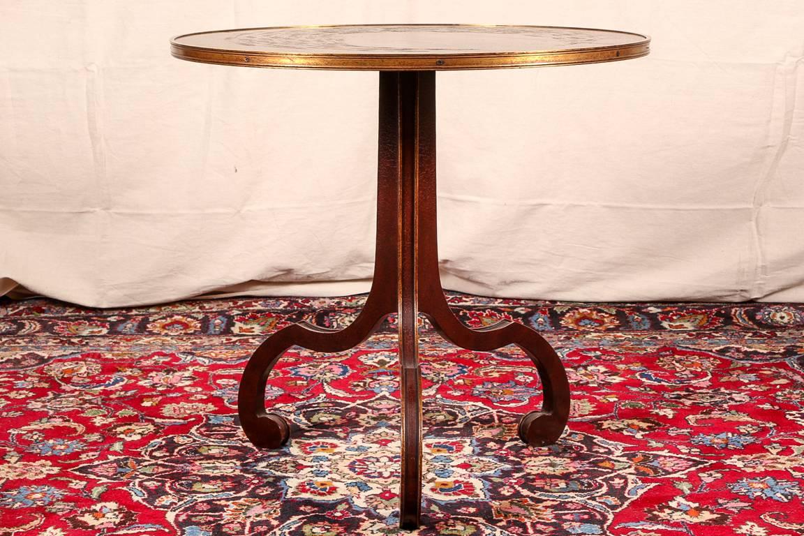 Rose Tarlow Melrose House La Mer centre table, brown crackled lacquer finish with fish chinoiserie design and brass gallery, supported by three uniquely shaped spurred legs ending in ball feet.

Condition: Expected surface wear and signs of use