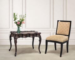 Table basse laquée à bords festonnés de style chinoiserie, signée Rose Tarlow