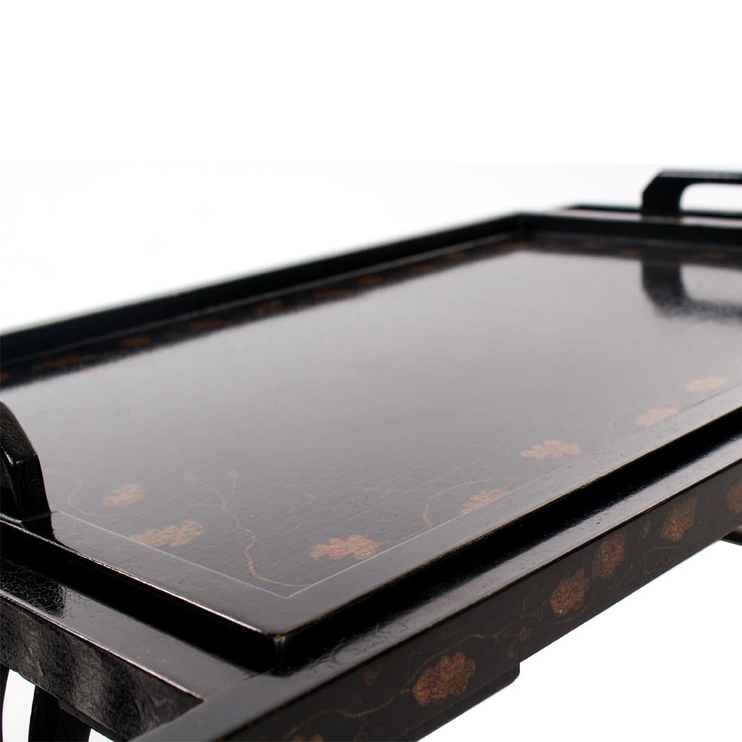 A bed tray by Rose Tarlow in a Tete De Negre crackled lacquer chinoiserie finish. Made in Europe, circa 2000. 

Features a removable top tray and pacious side compartments for reading materials, etc.

Dimensions: 32 inches L × W 18 inches D ×