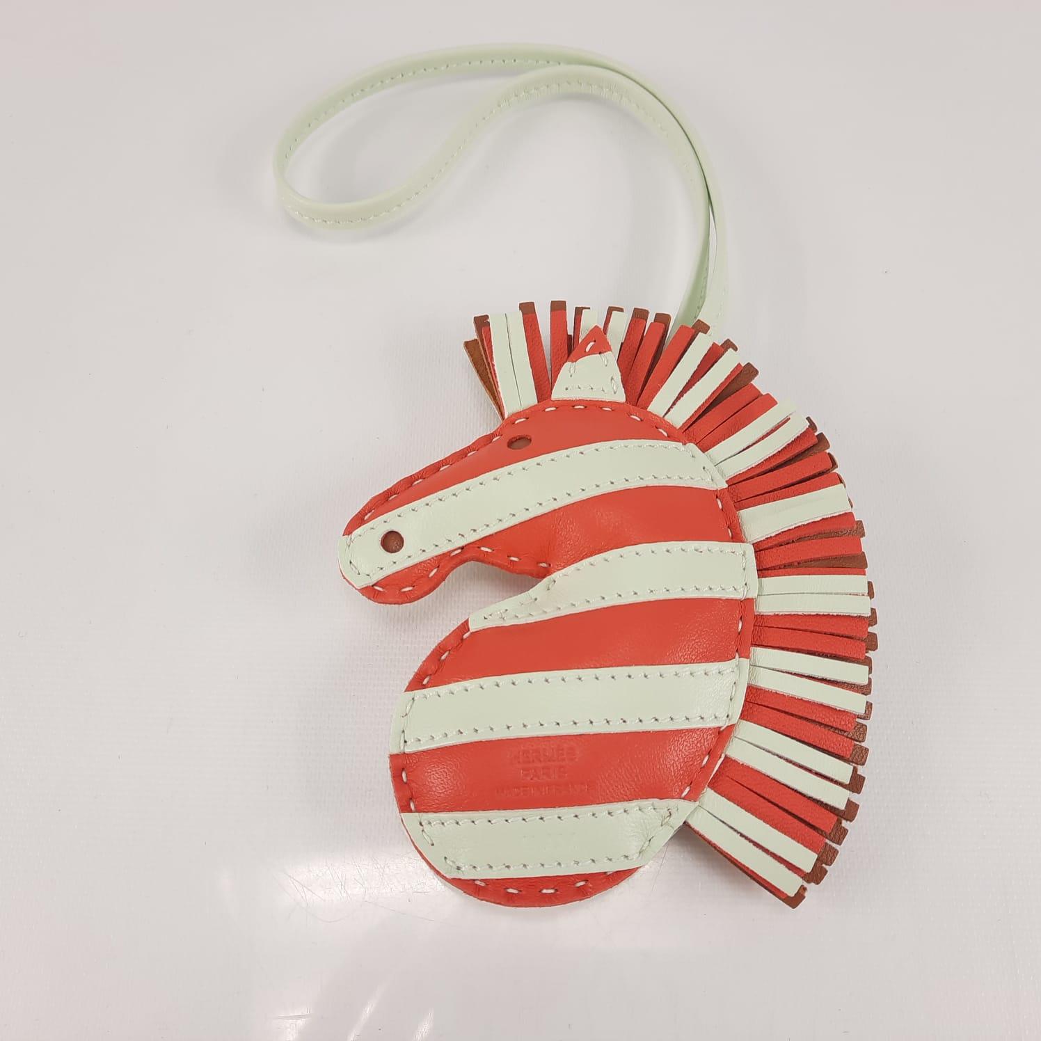 Zebra charm in Milo lambskin. With its colorful mane and jungle spirit, this zebra brings a whimsical touch to our bags. Dimensions: L 10.5 x H 10.3 cm