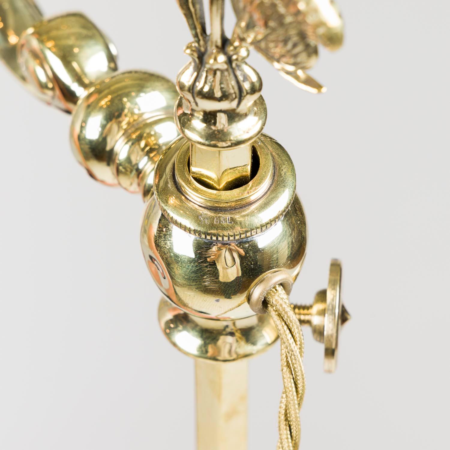 Lampada standard Rose & Thistle in ottone di epoca edoardiana in vendita 3