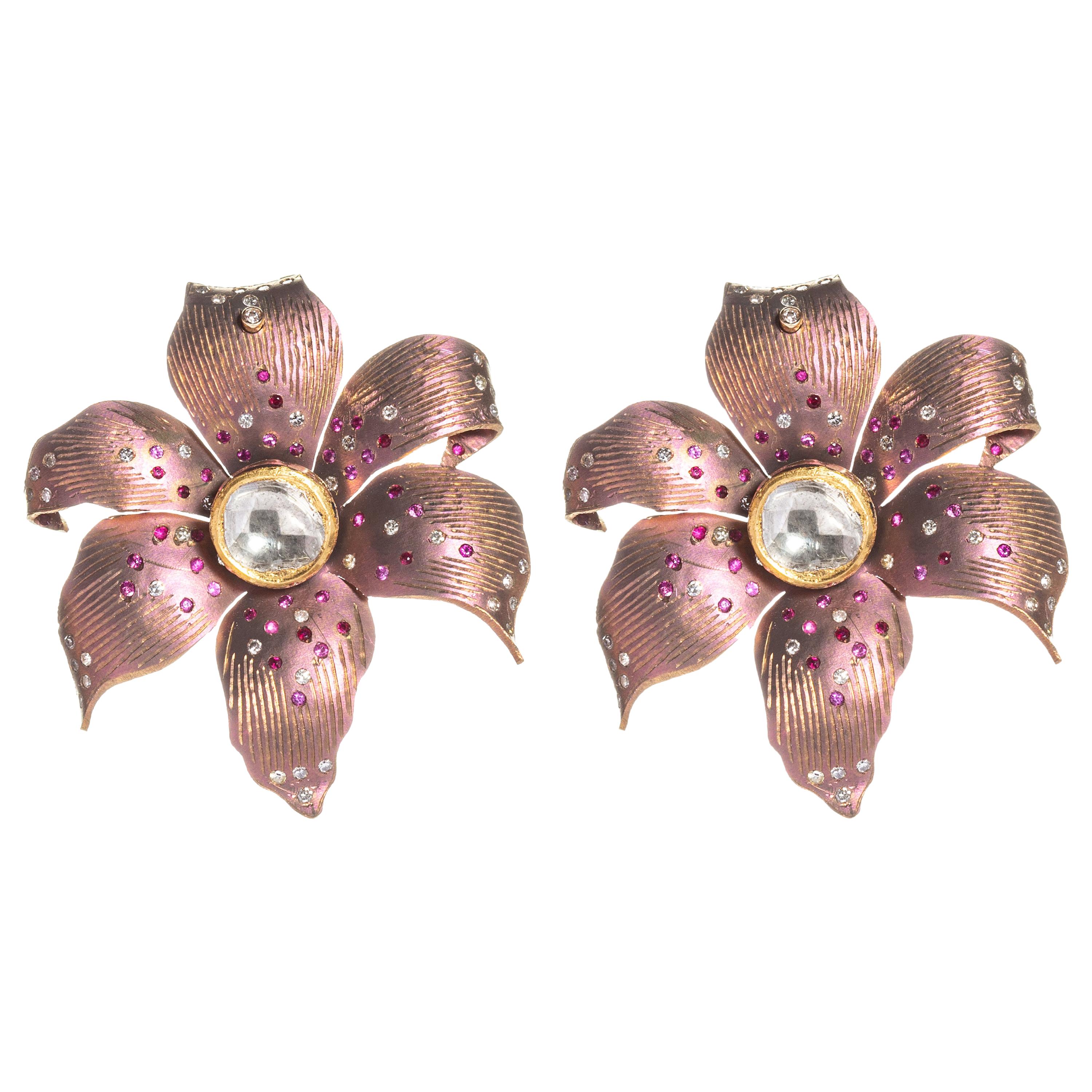 Boucles d'oreilles fleur en titane teinté rose avec diamants non taillés amovibles en vente