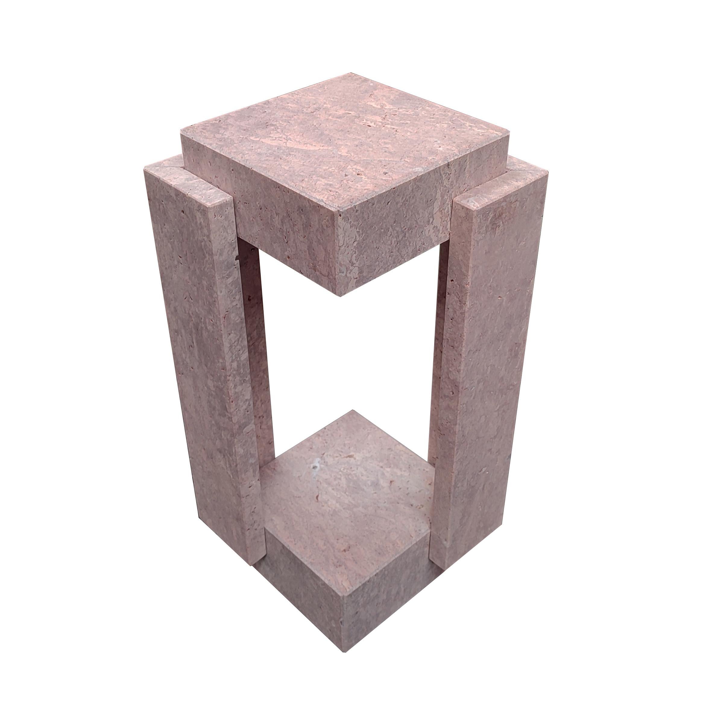 Roséfarbener Travertin Marmor Lampe Elegant Luxus von Nuria Lázaro Handwerkskunst Spanien (21. Jahrhundert und zeitgenössisch) im Angebot
