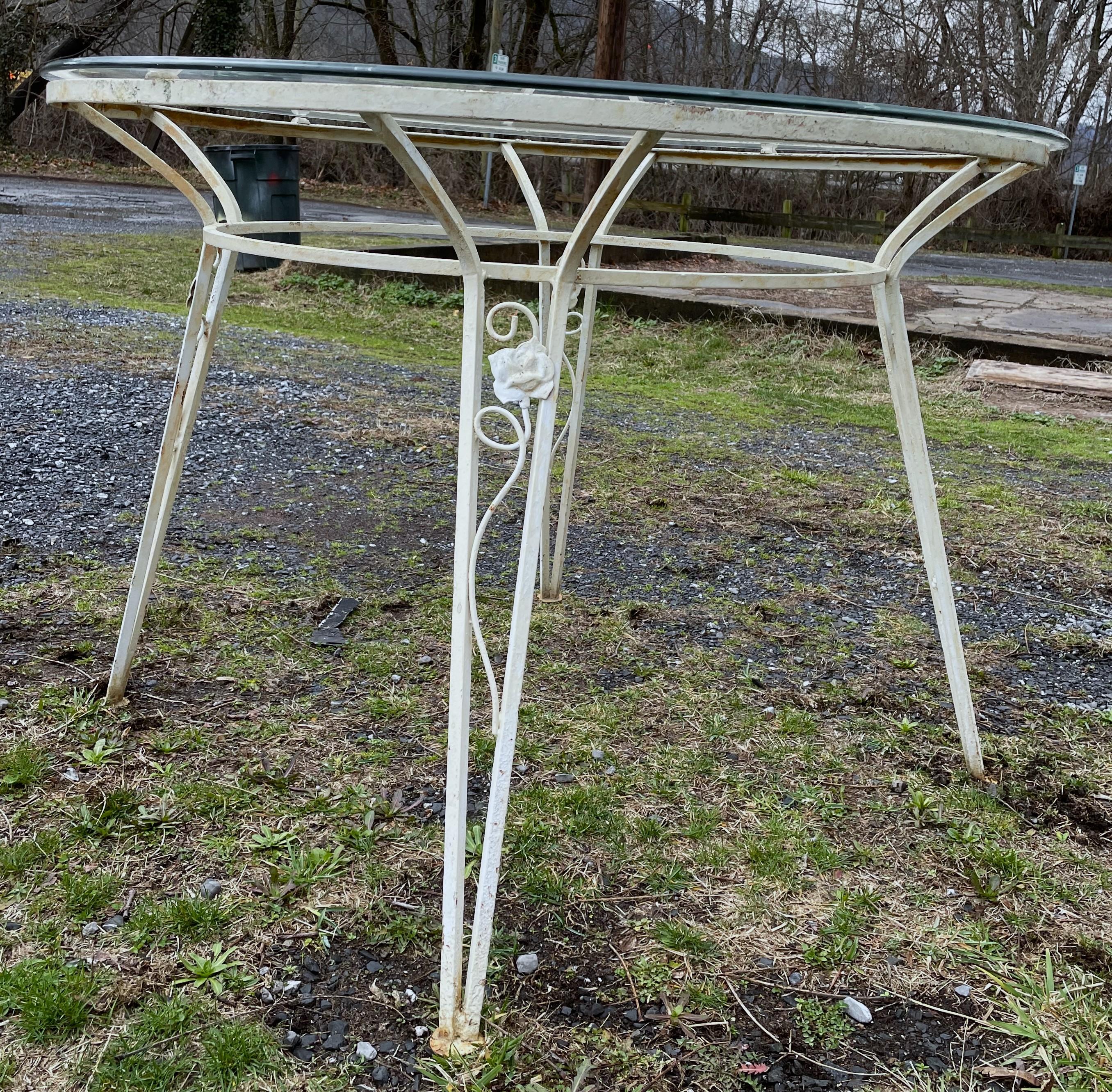 Rose & Vine Pattern Wrought Iron Round Glass Top Dining Table Salterini Style  In Good Condition For Sale In Clifton Forge, VA