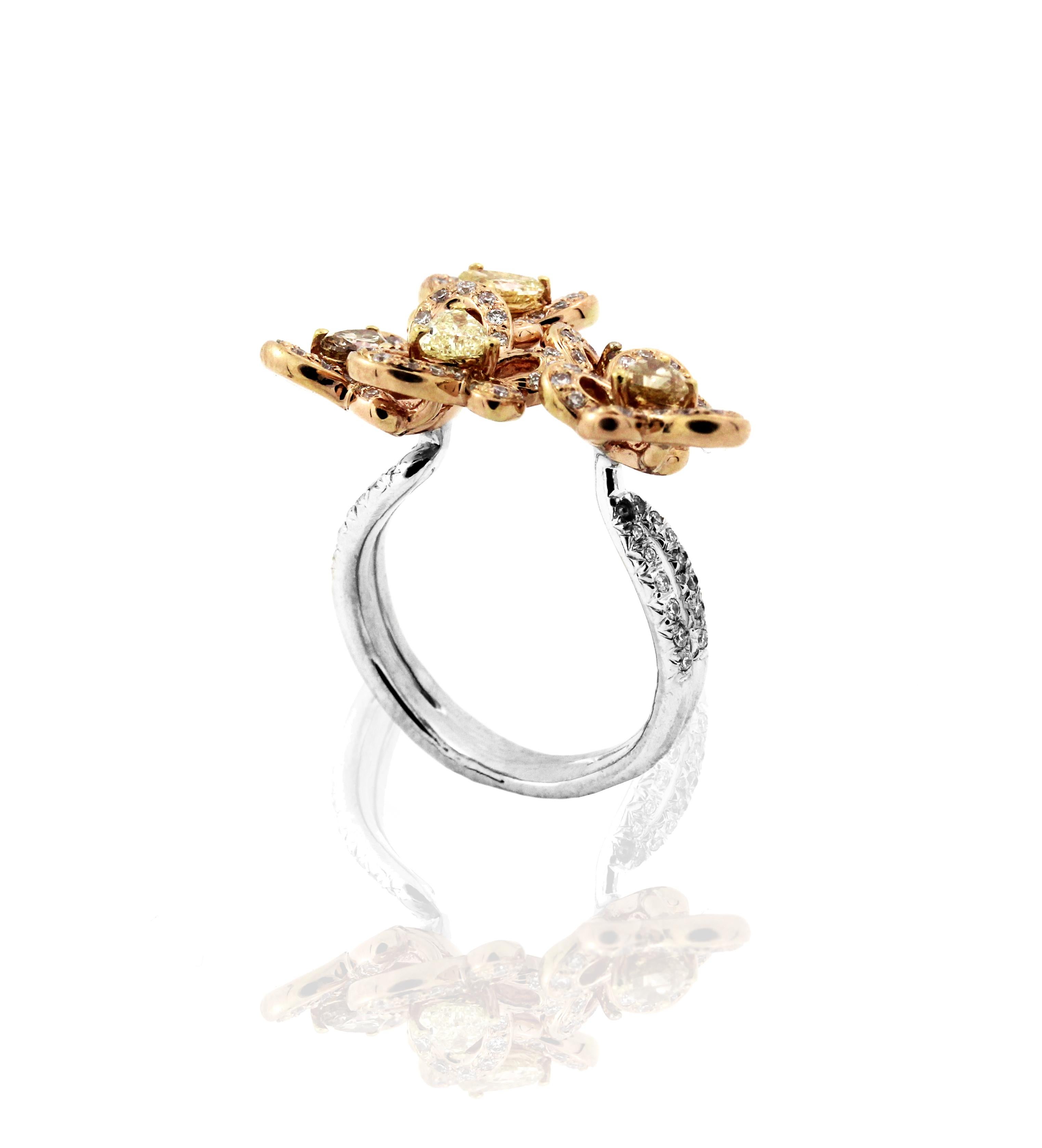 Rose White Gold Floral and Butterfly Ring with Heart Shape Diamonds im Zustand „Hervorragend“ in Boca Raton, FL