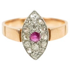 Anillo de oro blanco rosa con diamante y rubí