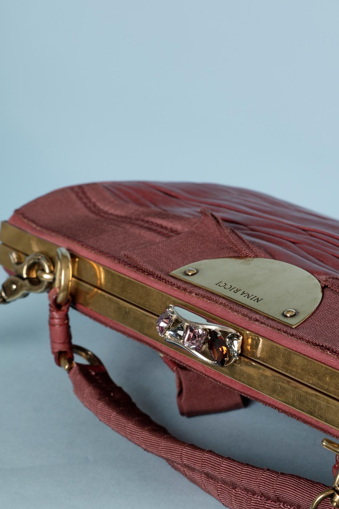 Nina Ricci Umhängetasche aus rosafarbenem Holz mit Plissee und gros-grainem Leder Nina Ricci  Damen im Angebot
