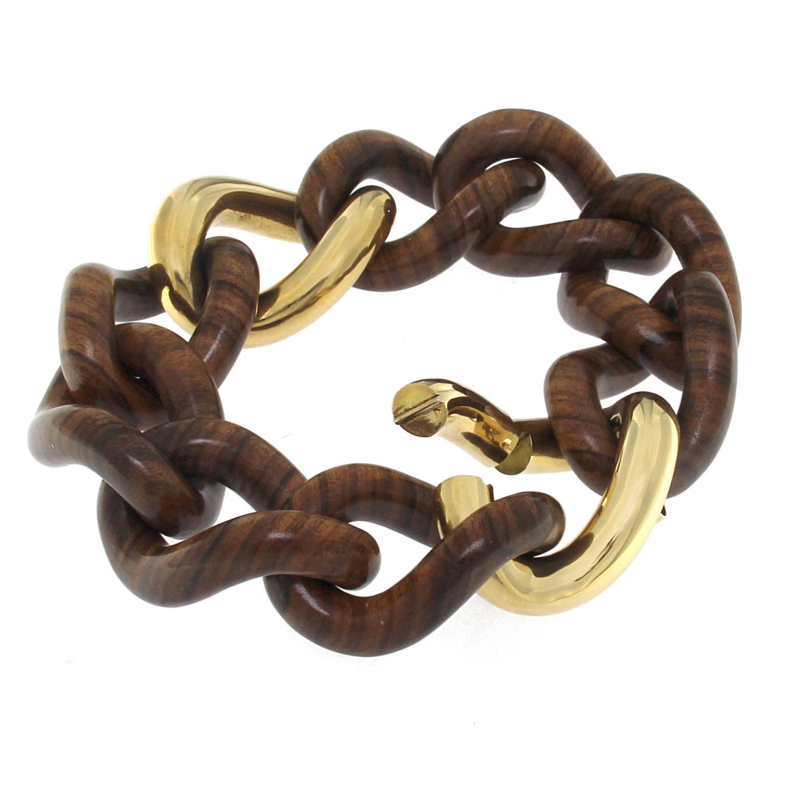 Rose wood groumette bracelet in 18 kt yellow gold 
The rose wood is the most elegant wood and even the most precious.
This iconic collection in Micheletto tradition was originally made only in gold just more or less 10 years ago it became very